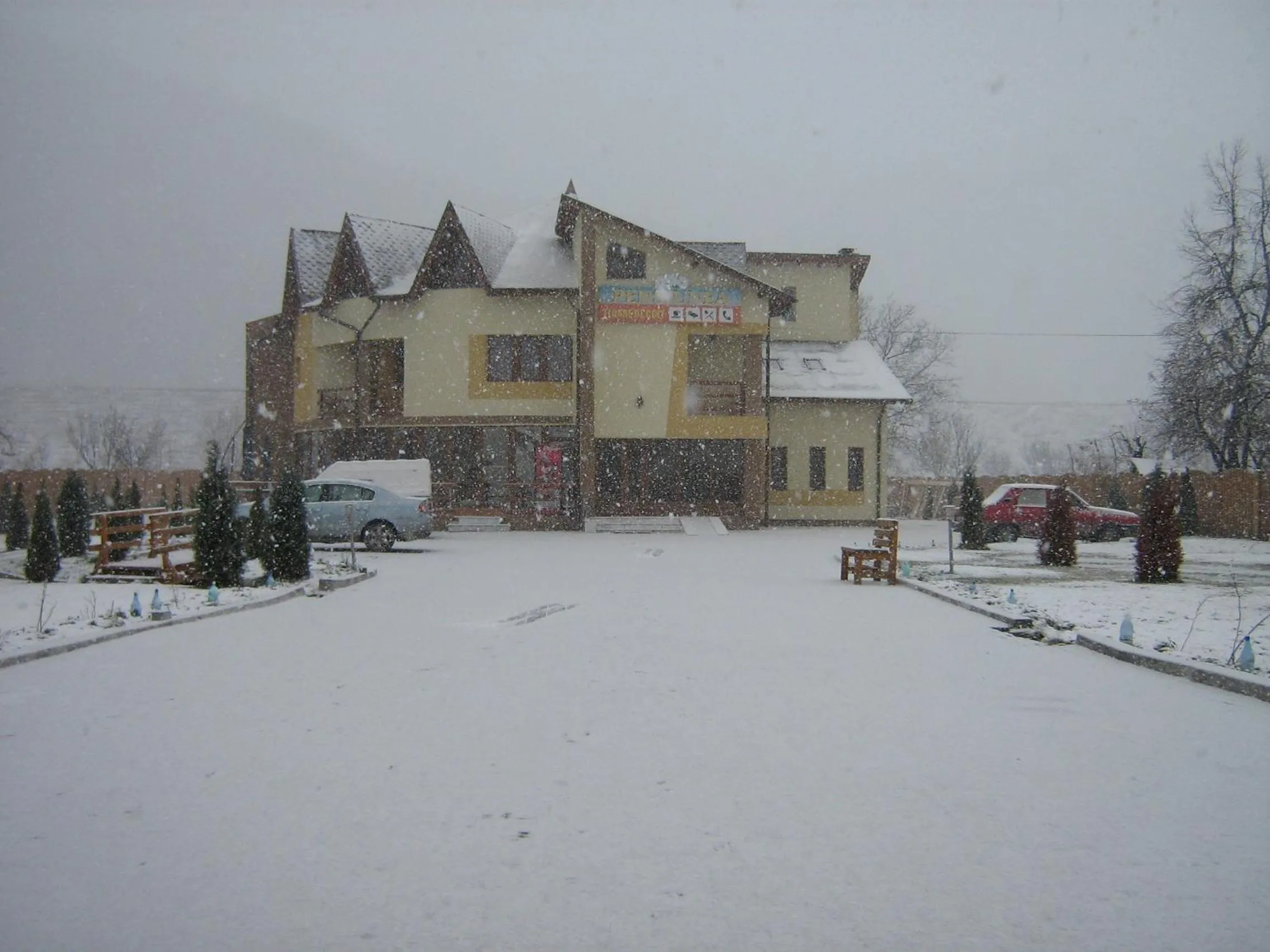 Facade/entrance in Pensiunea Floare de Colţ