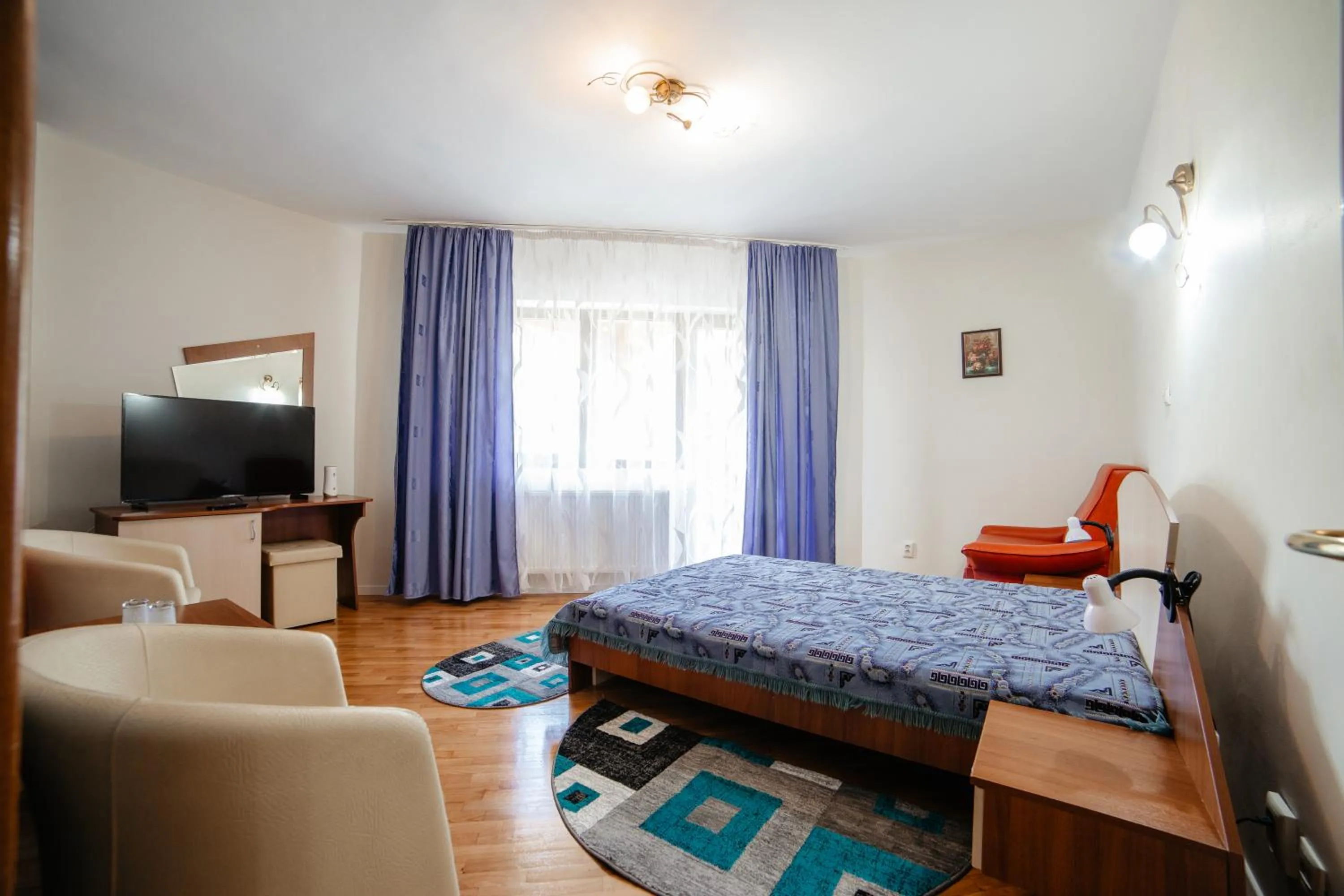 Communal lounge/ TV room, Bed in Pensiunea Floare de Colţ