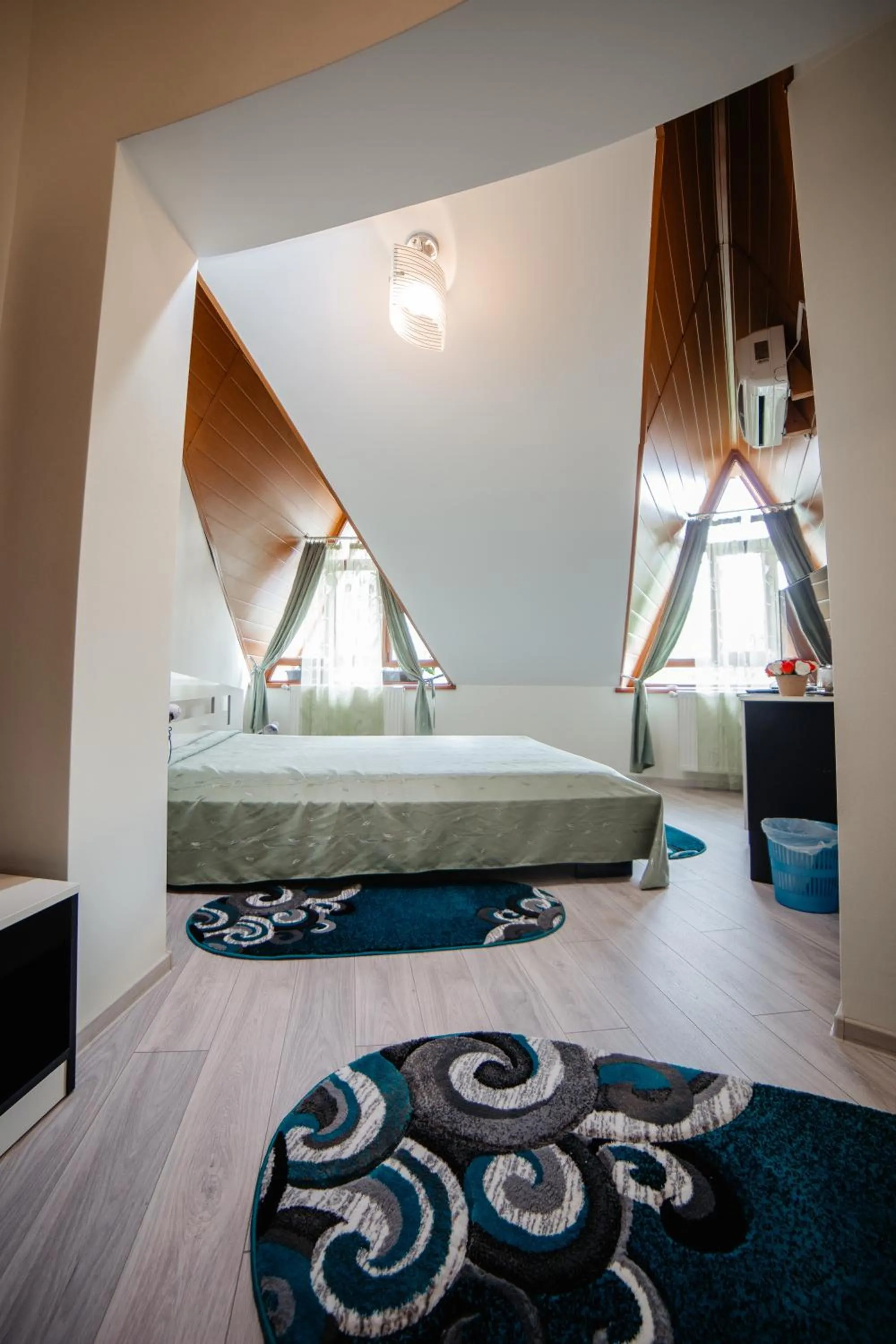 Bed in Pensiunea Floare de Colţ