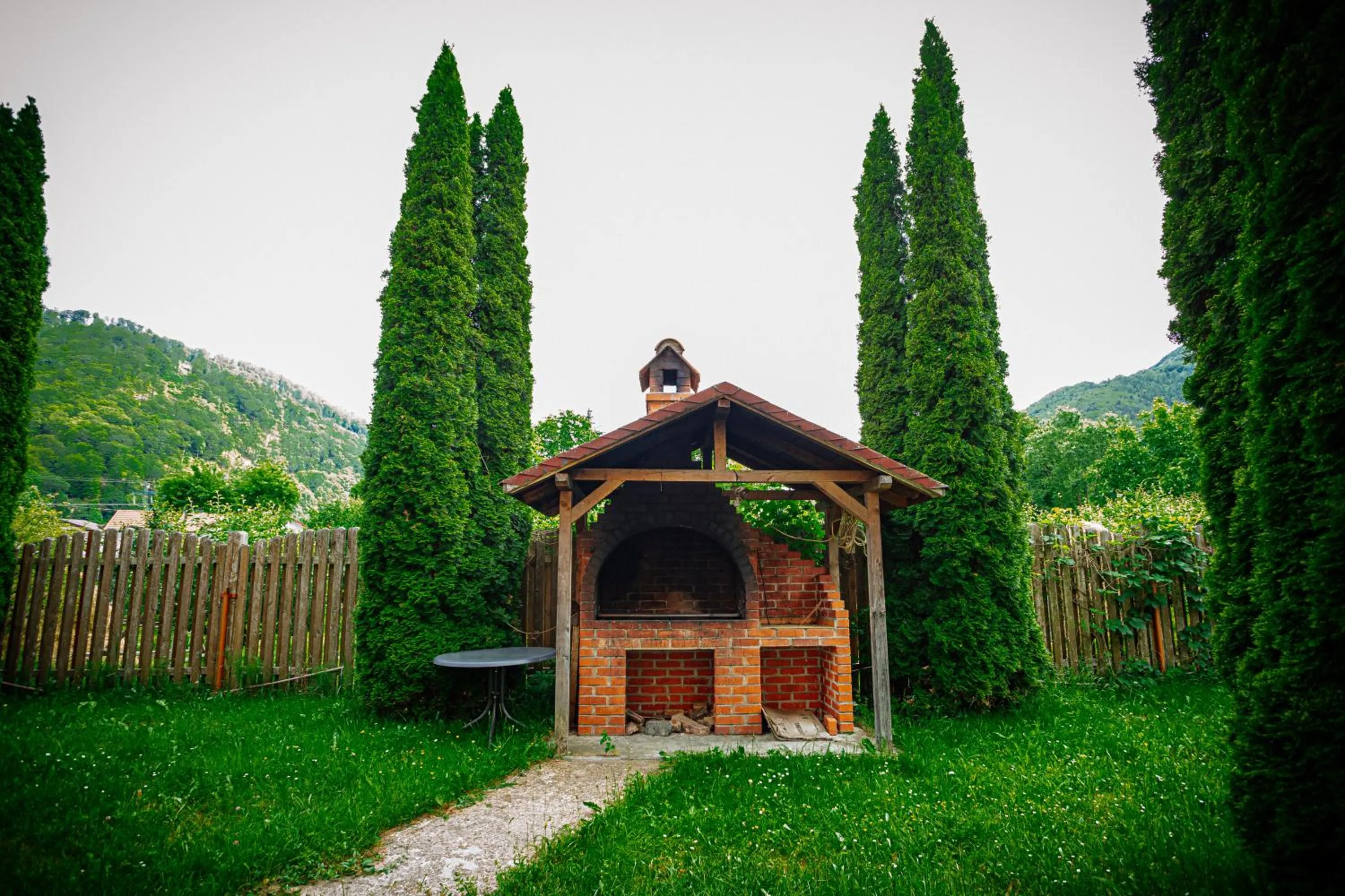 BBQ facilities in Pensiunea Floare de Colţ