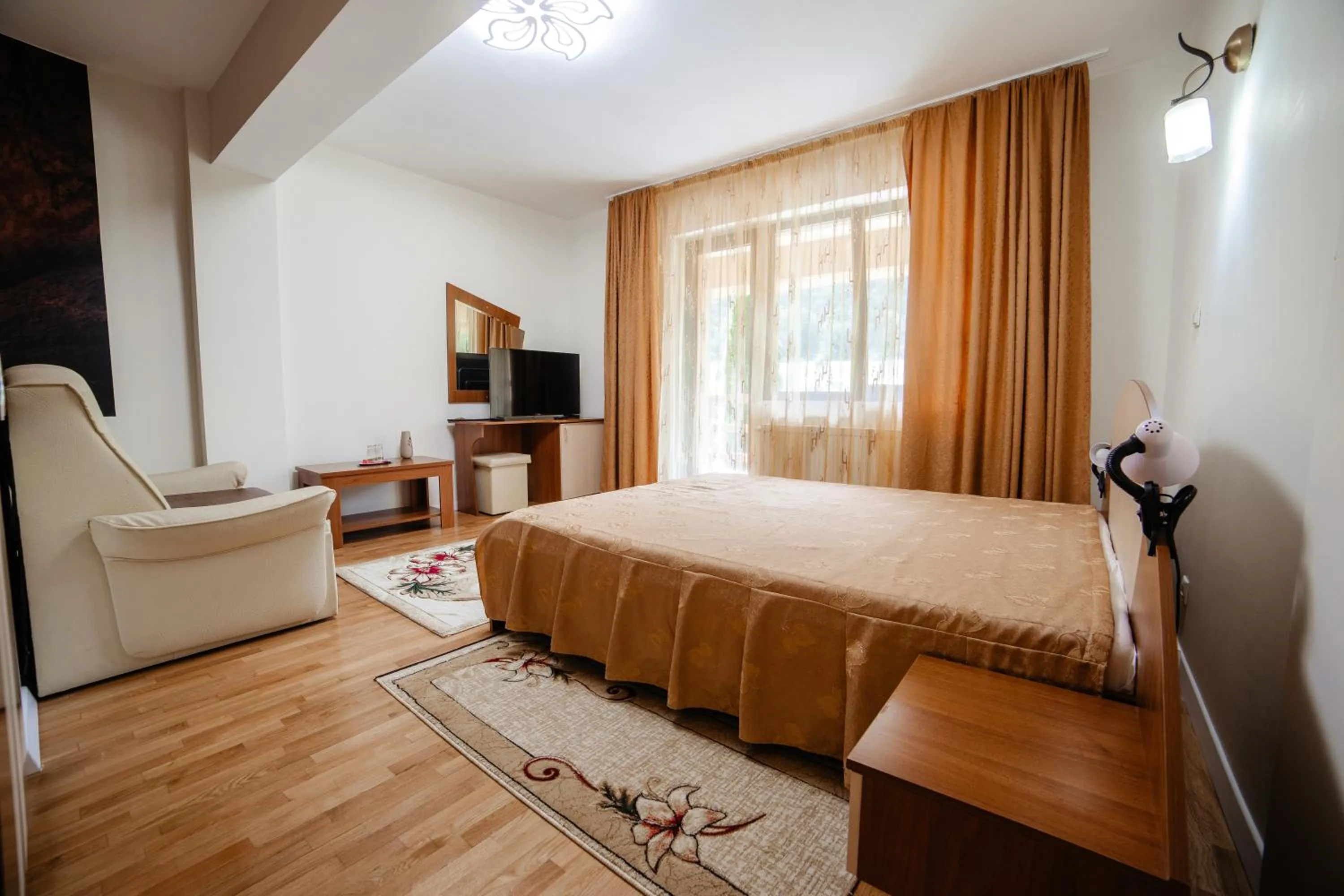 Bed in Pensiunea Floare de Colţ