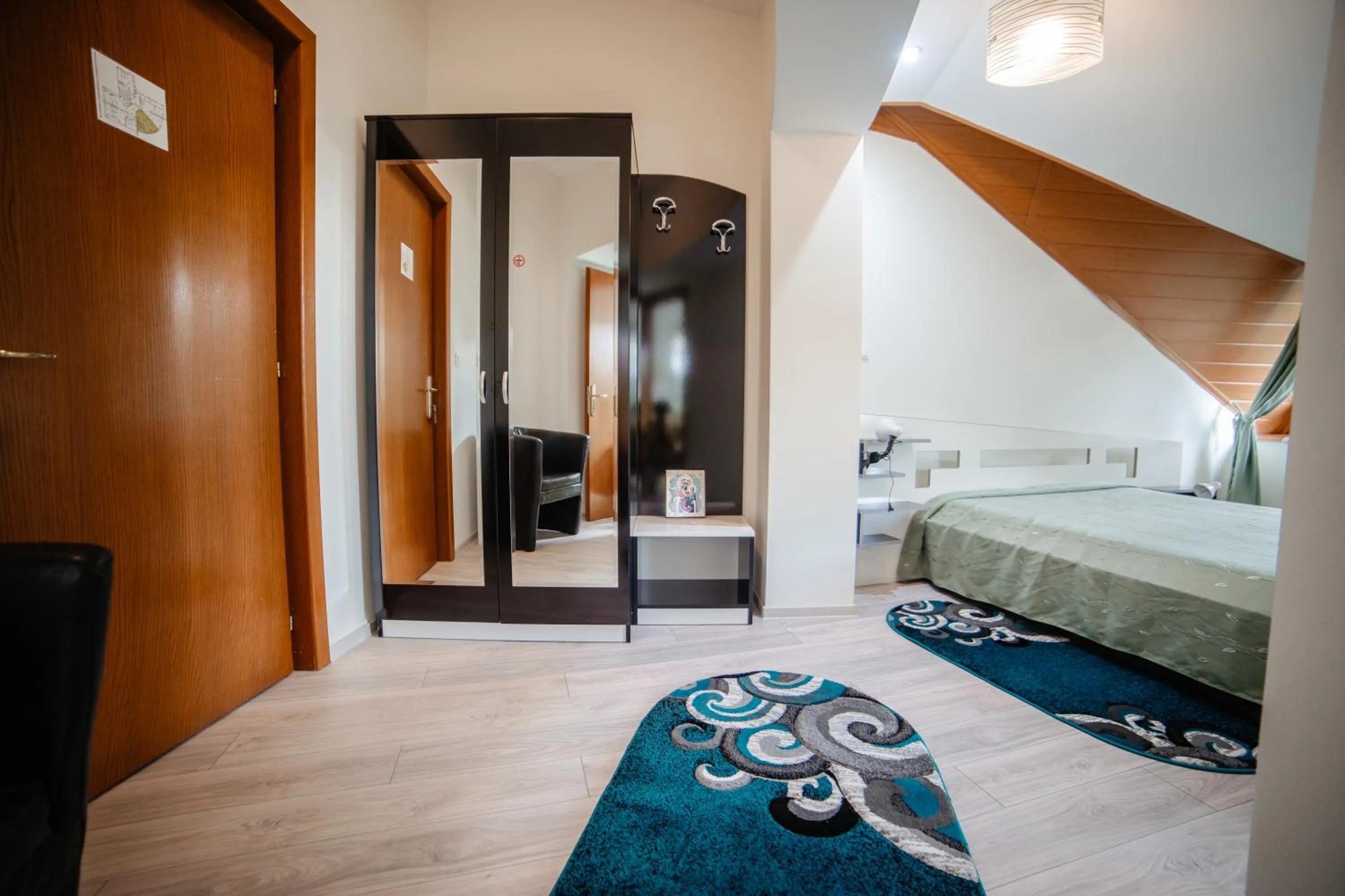 Bed in Pensiunea Floare de Colţ