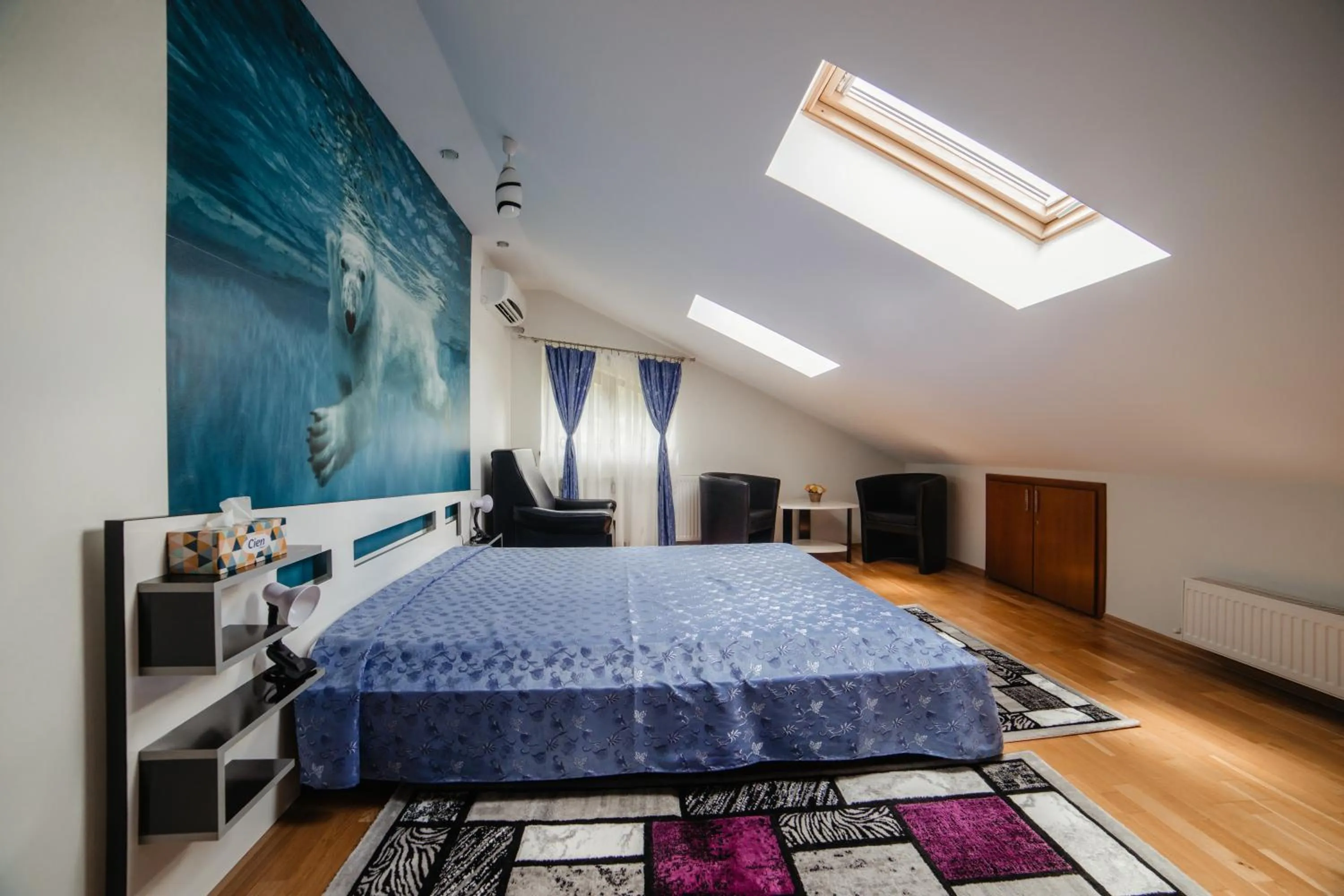 Bed in Pensiunea Floare de Colţ