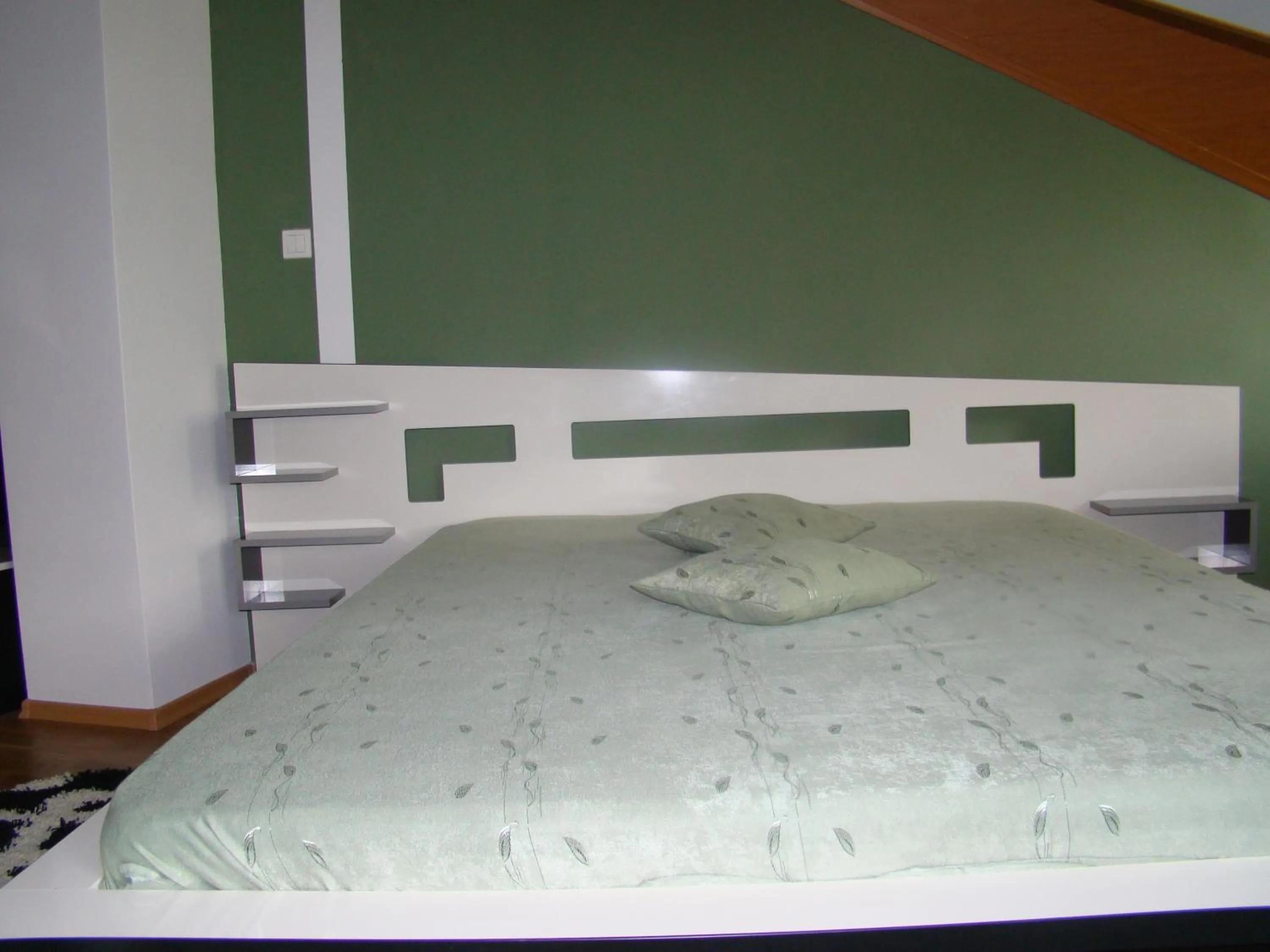 Bed in Pensiunea Floare de Colţ