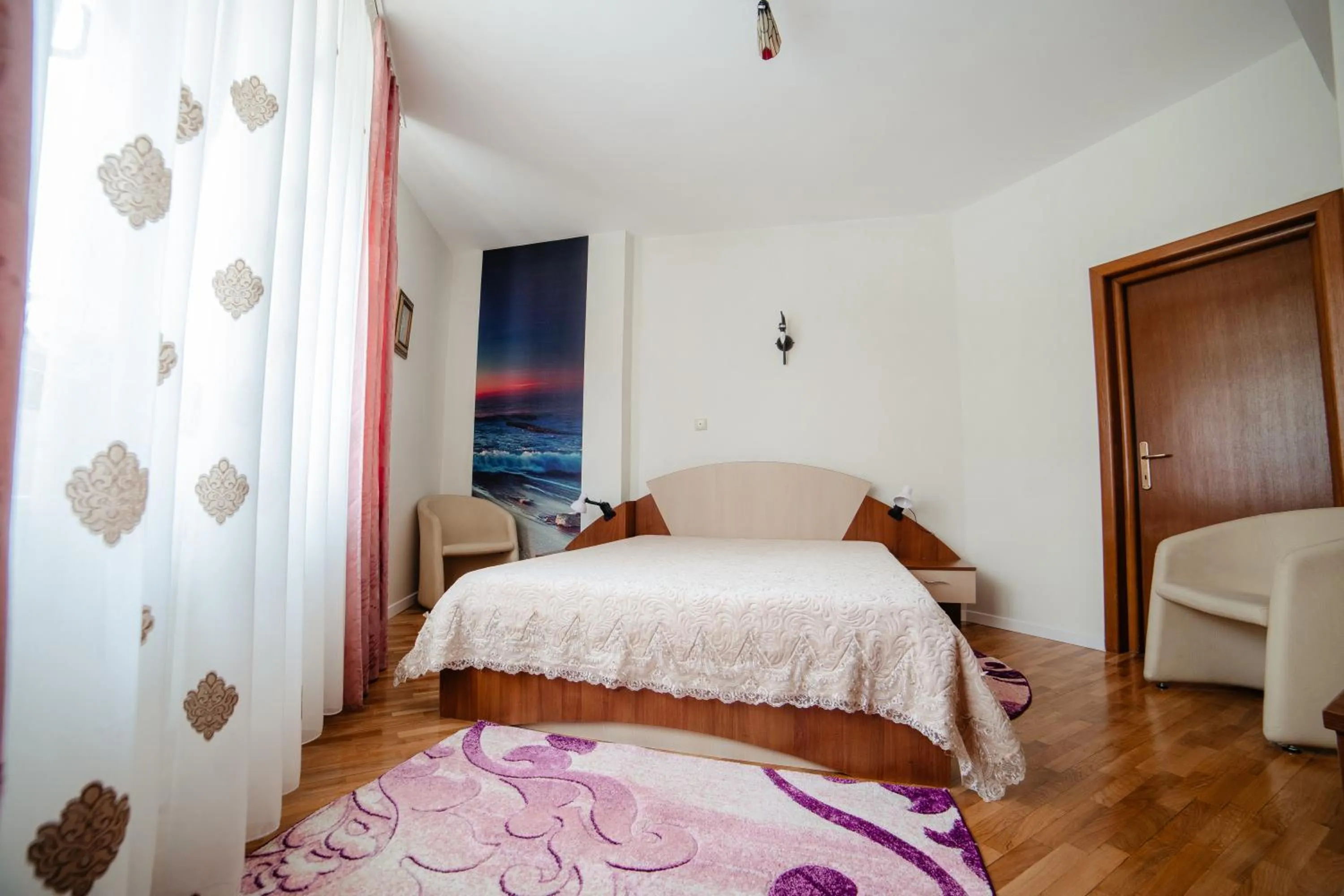 Bed in Pensiunea Floare de Colţ