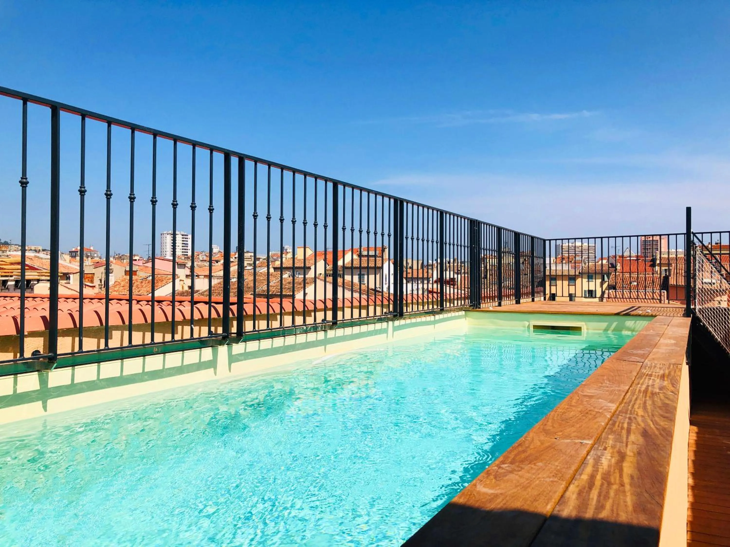 Swimming pool in L'Eautel Toulon Centre Port