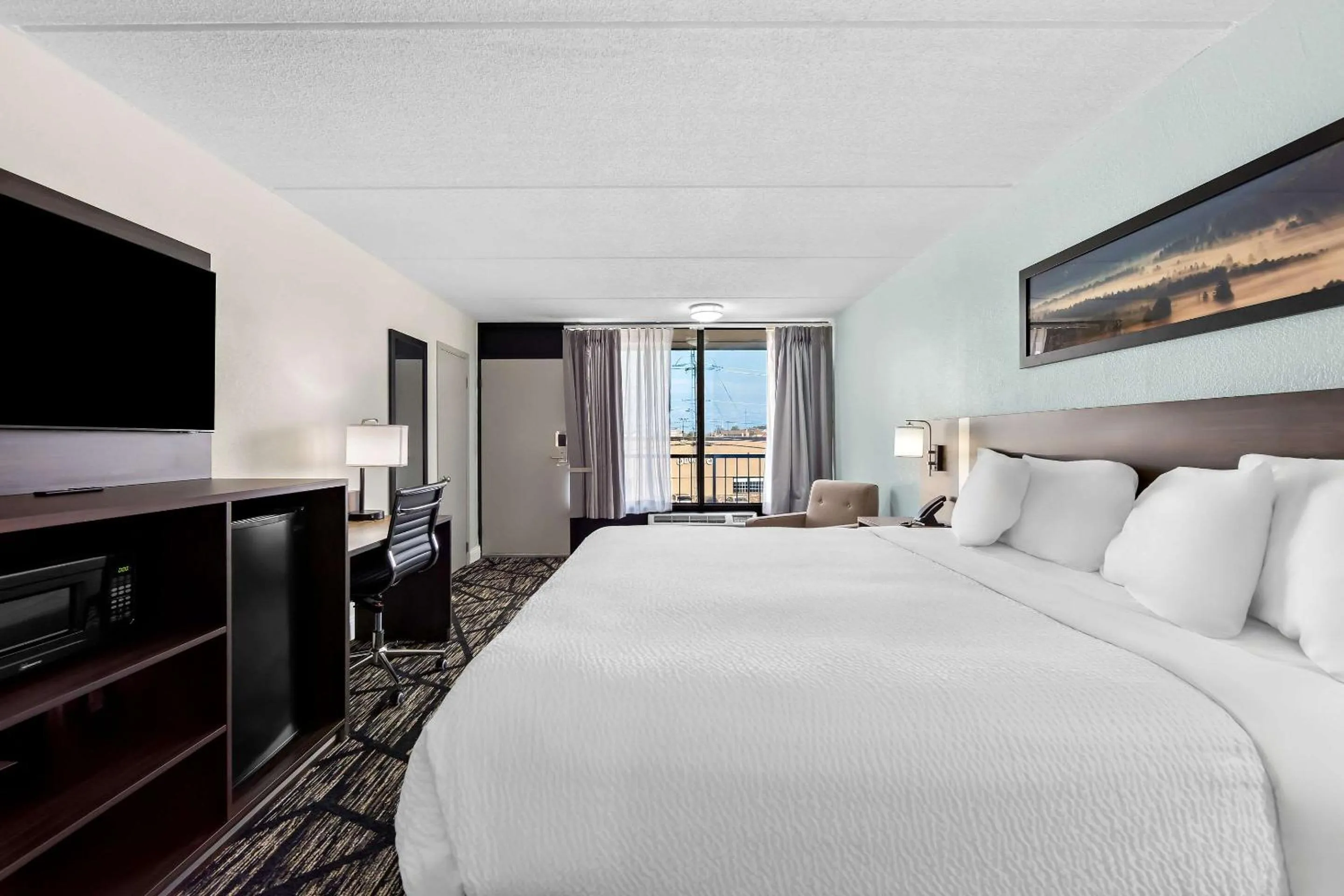 Bedroom, Bed in Clarion Inn & Suites near the Leconte Center Pigeon Forge