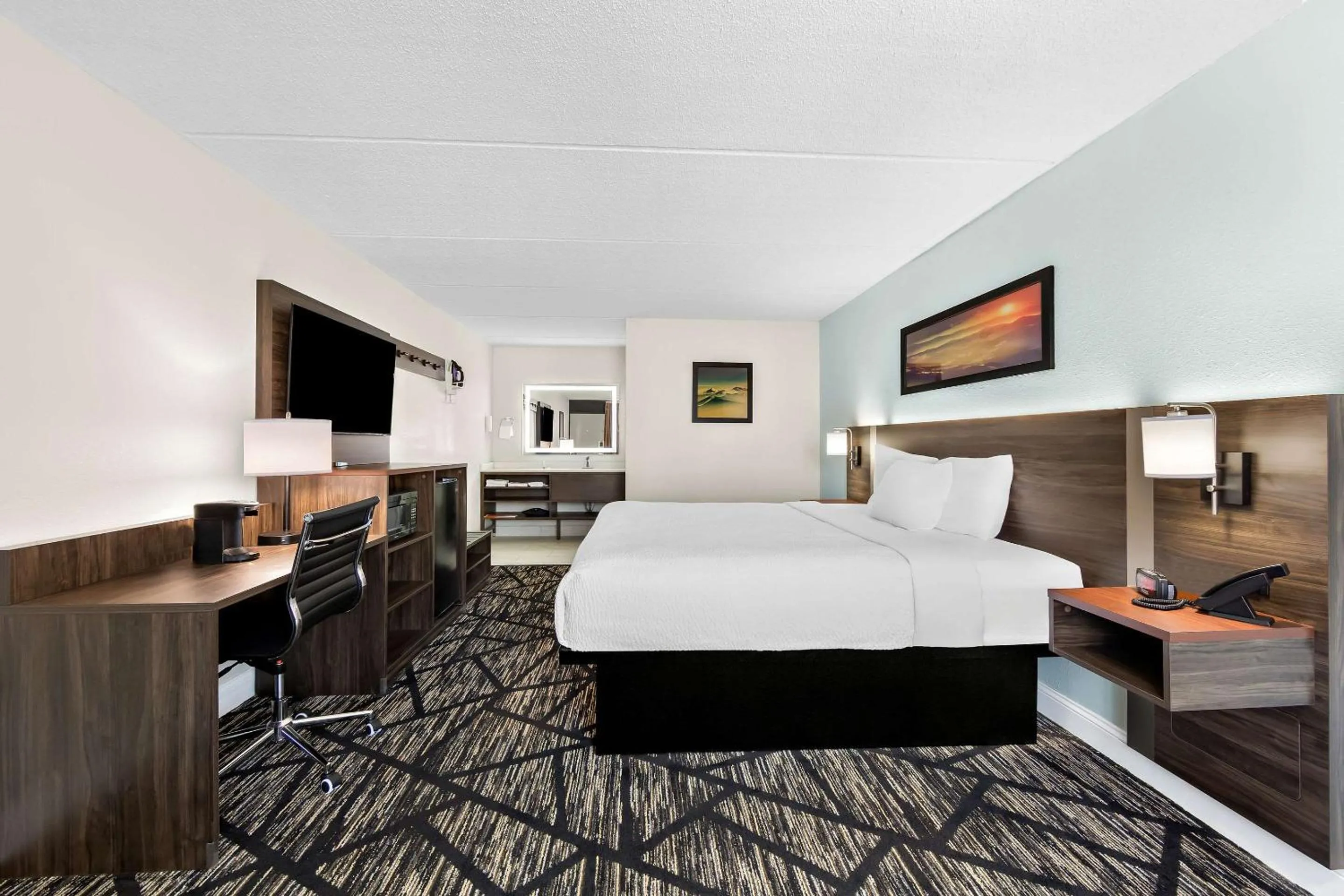 Bedroom, Bed in Clarion Inn & Suites near the Leconte Center Pigeon Forge