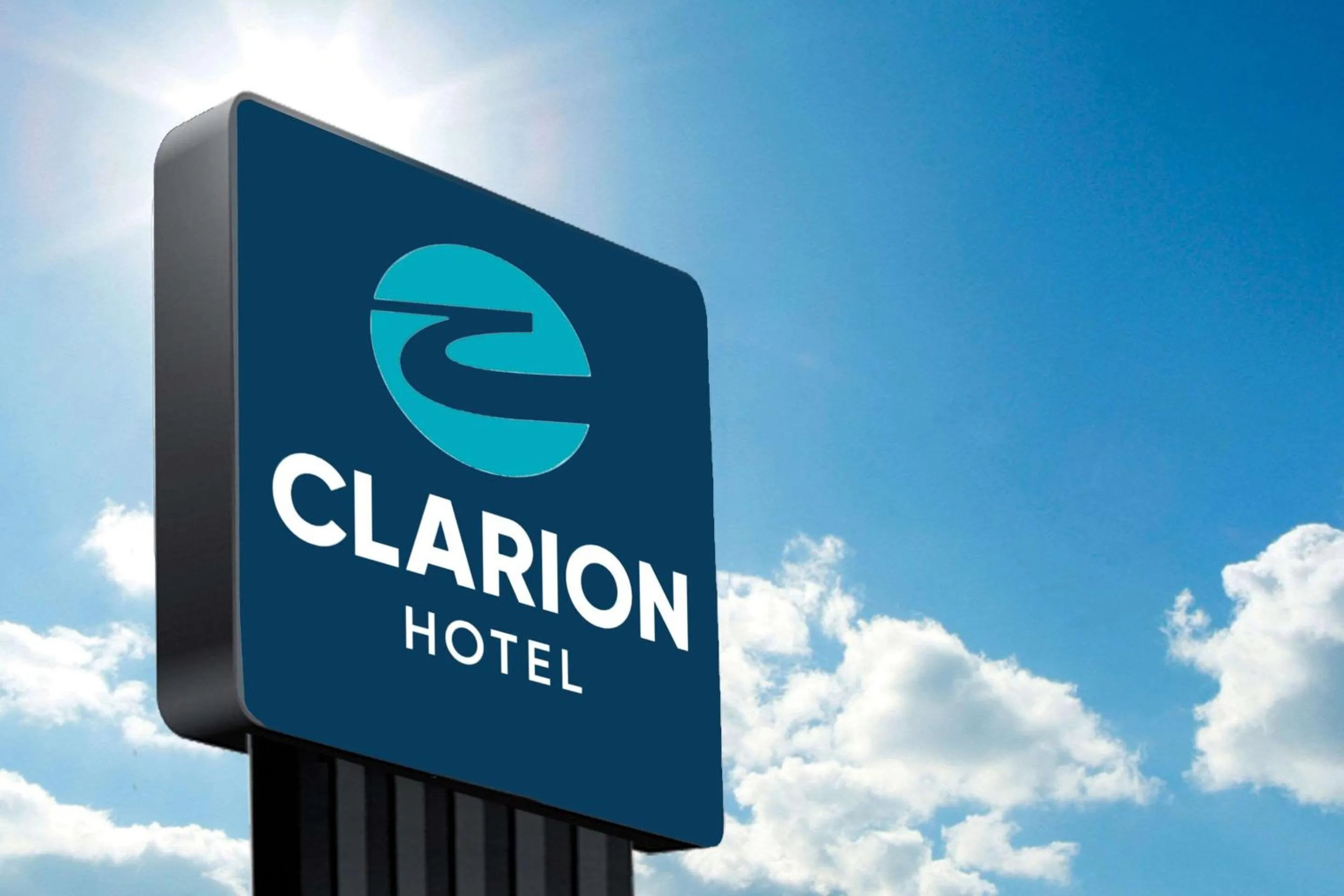 Property building in Clarion Inn & Suites near the Leconte Center Pigeon Forge
