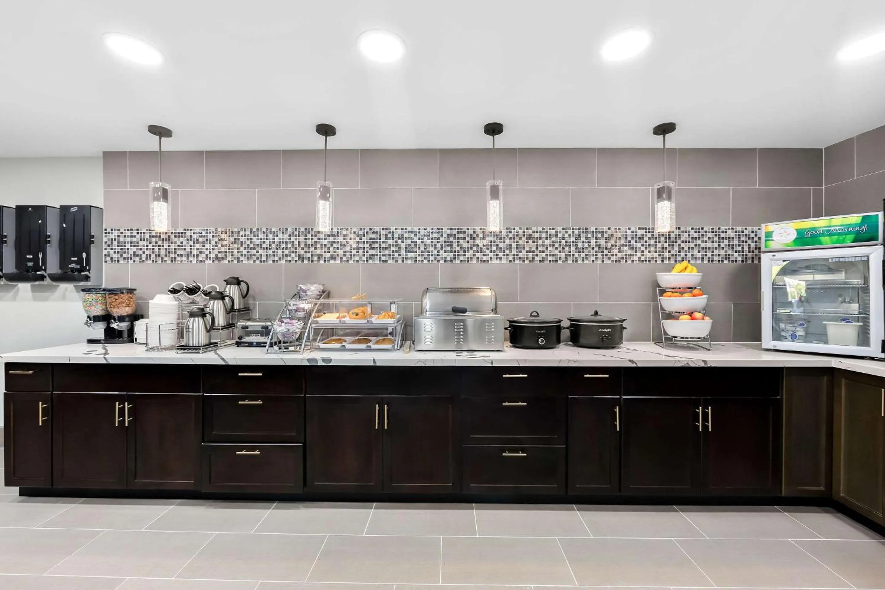 Breakfast in Clarion Inn & Suites near the Leconte Center Pigeon Forge