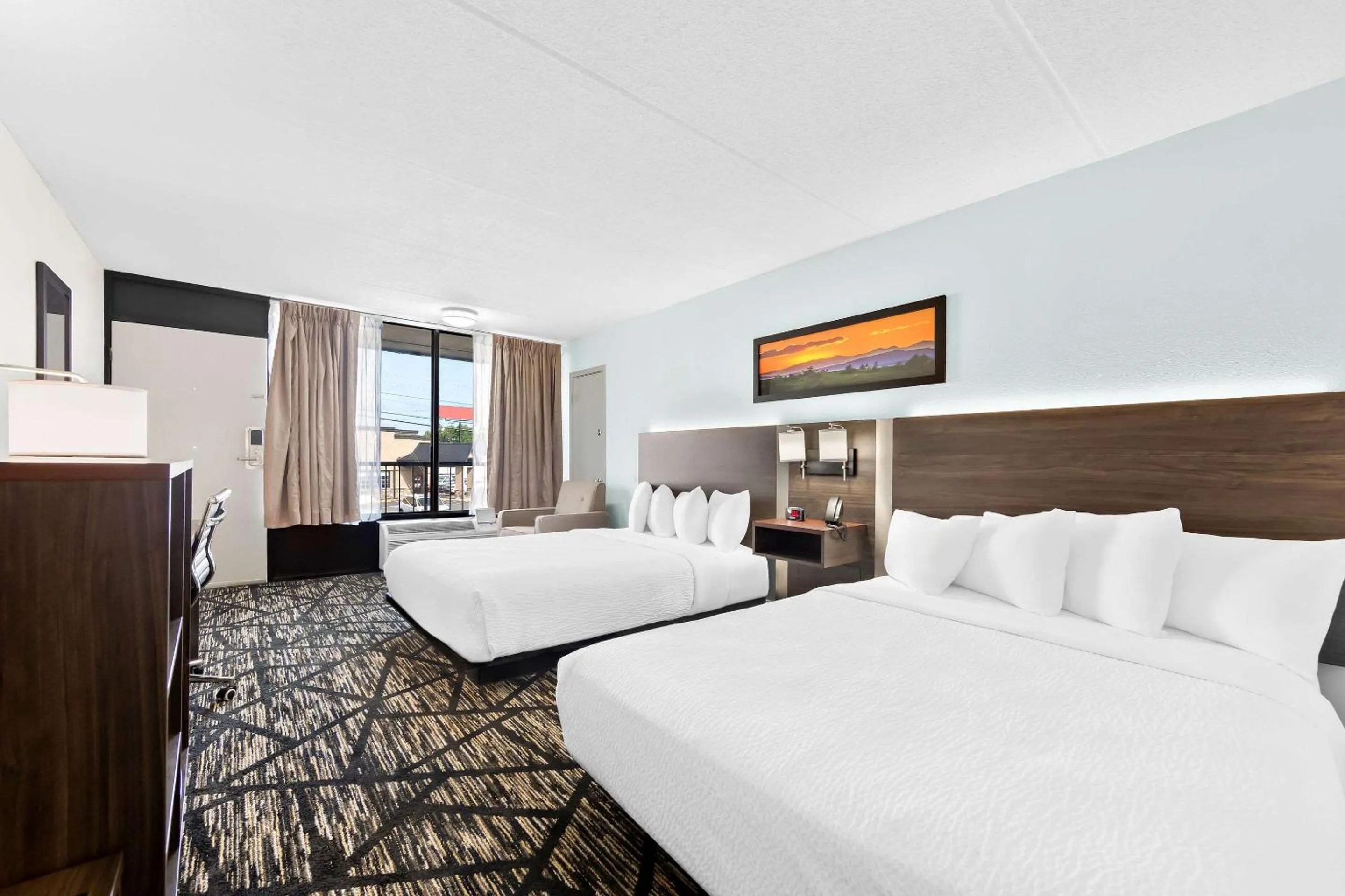 Bedroom, Bed in Clarion Inn & Suites near the Leconte Center Pigeon Forge