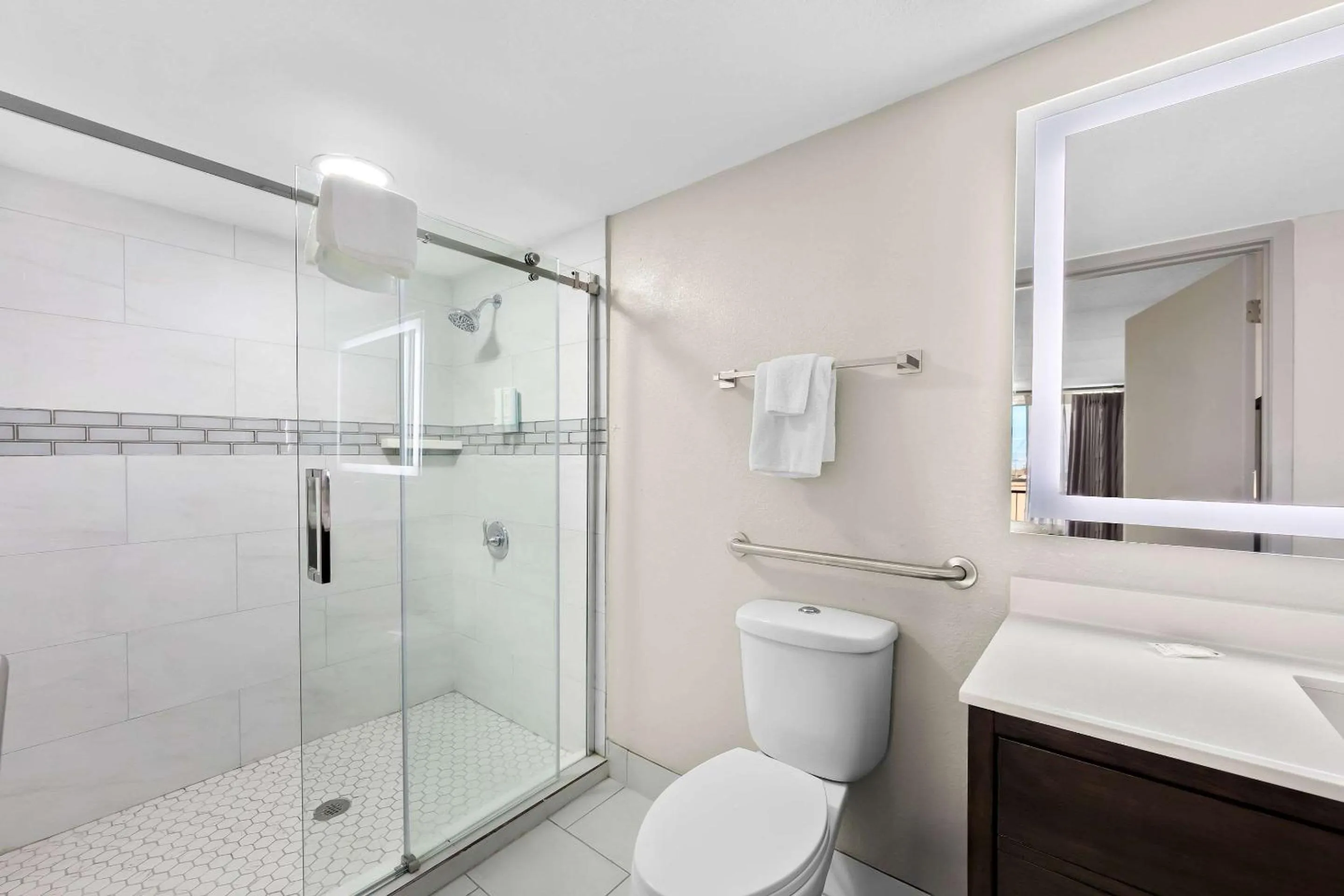 Bedroom in Clarion Inn & Suites near the Leconte Center Pigeon Forge