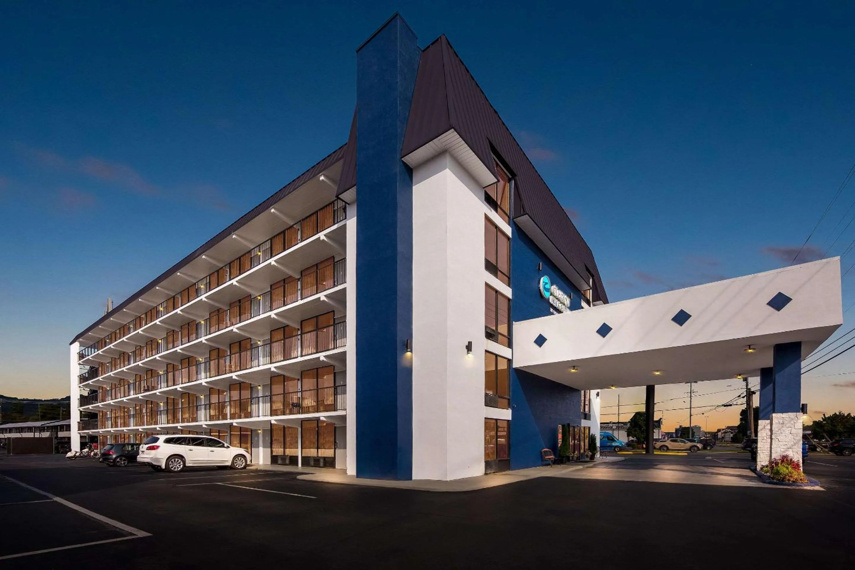 Property building in Clarion Inn & Suites near the Leconte Center Pigeon Forge