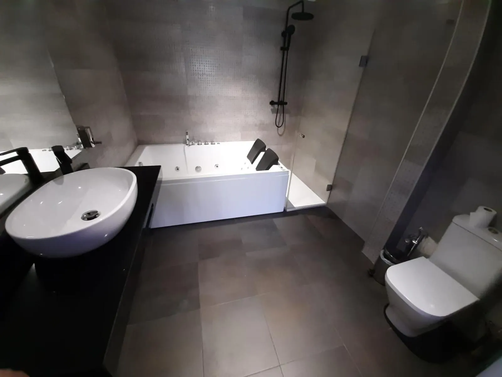 Shower in DAOS Suites & Terrace Marbella