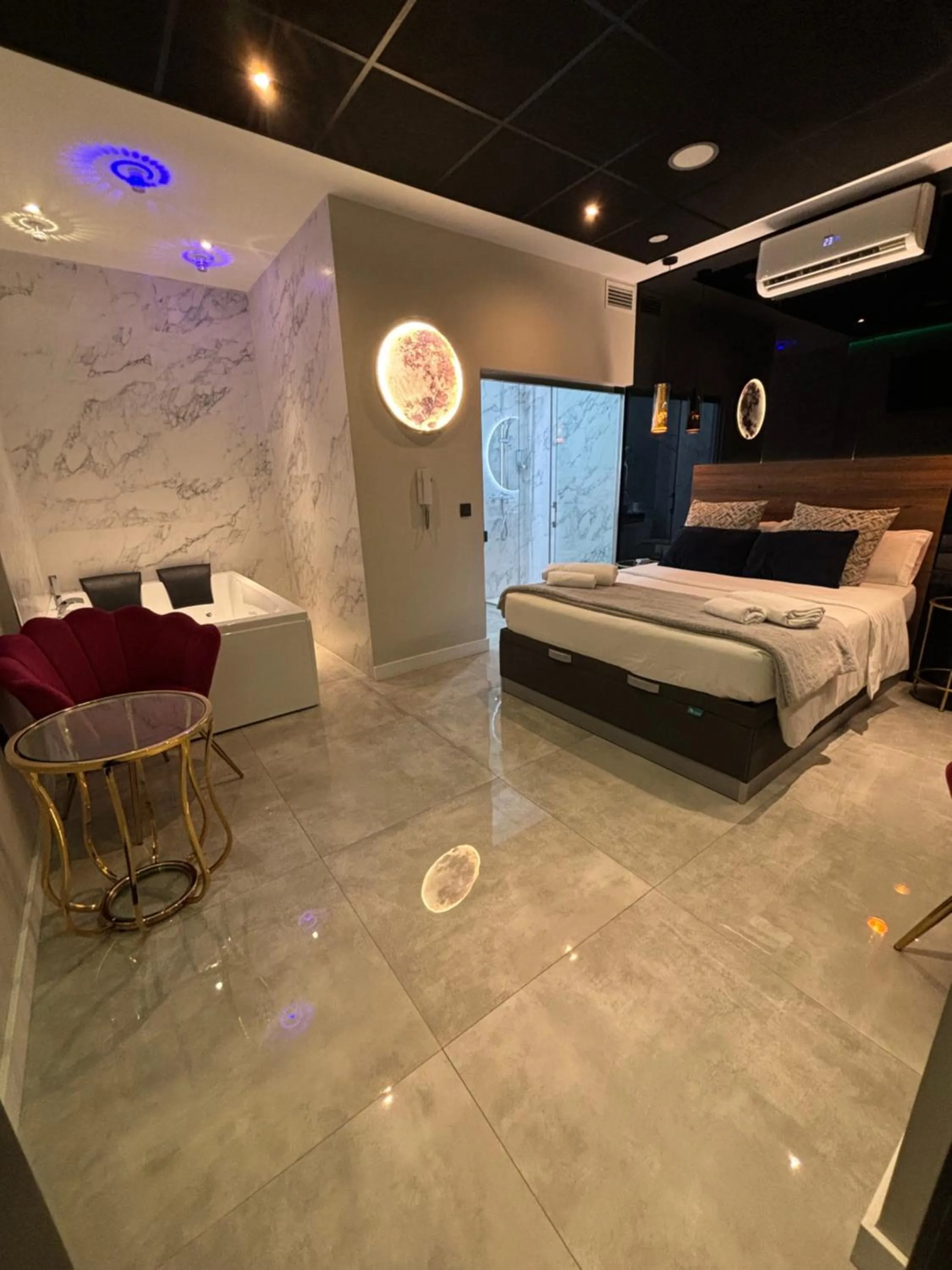 Bed in DAOS Suites & Terrace Marbella