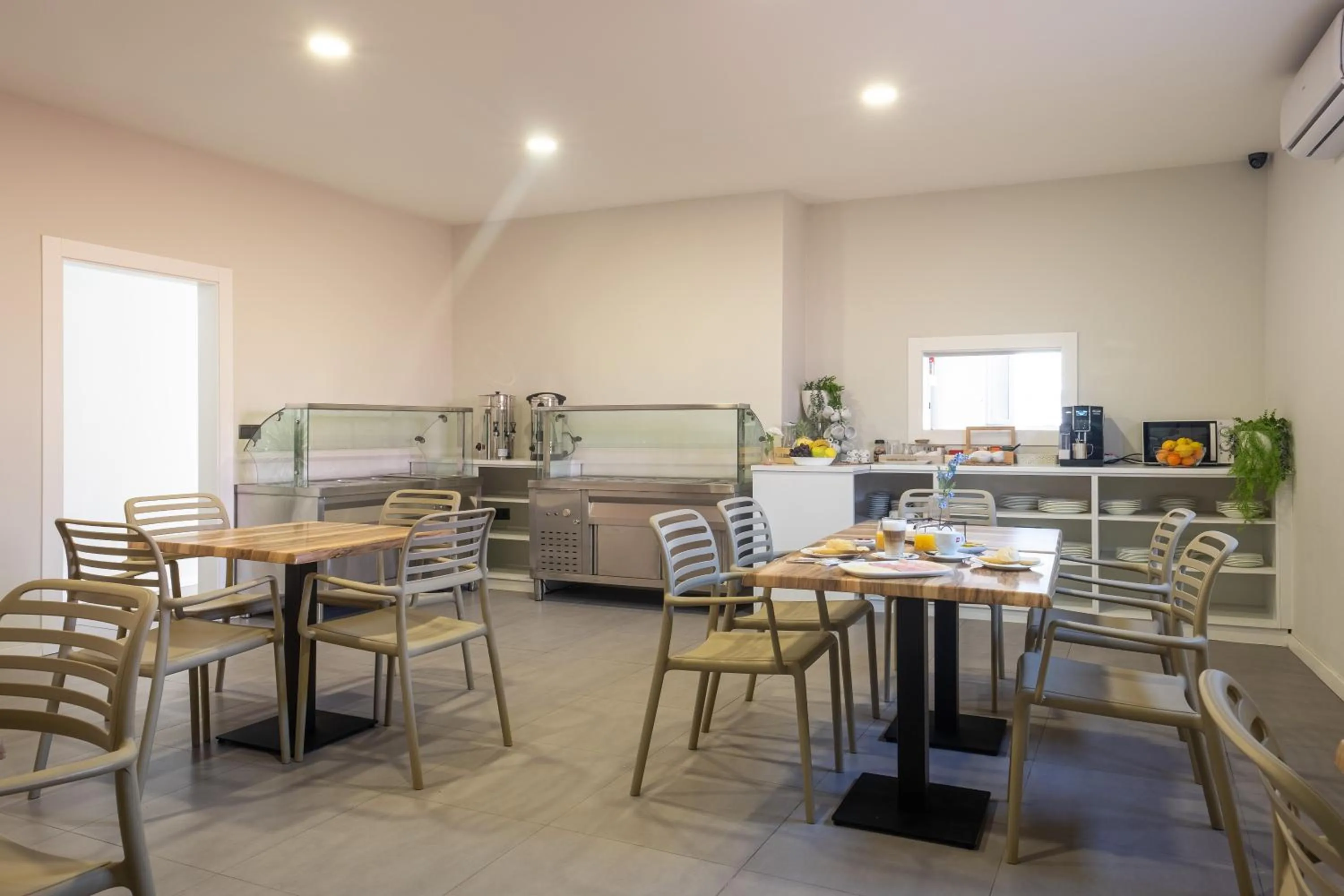 Food and drinks in DAOS Suites & Terrace Marbella