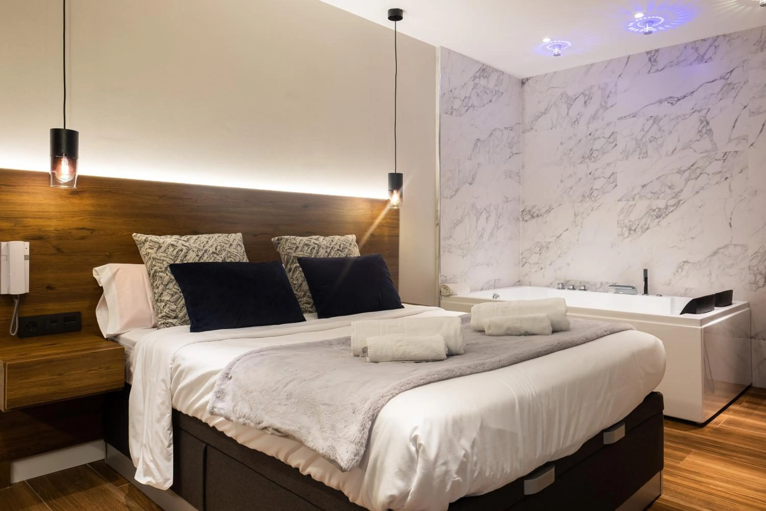 Bed in DAOS Suites & Terrace Marbella