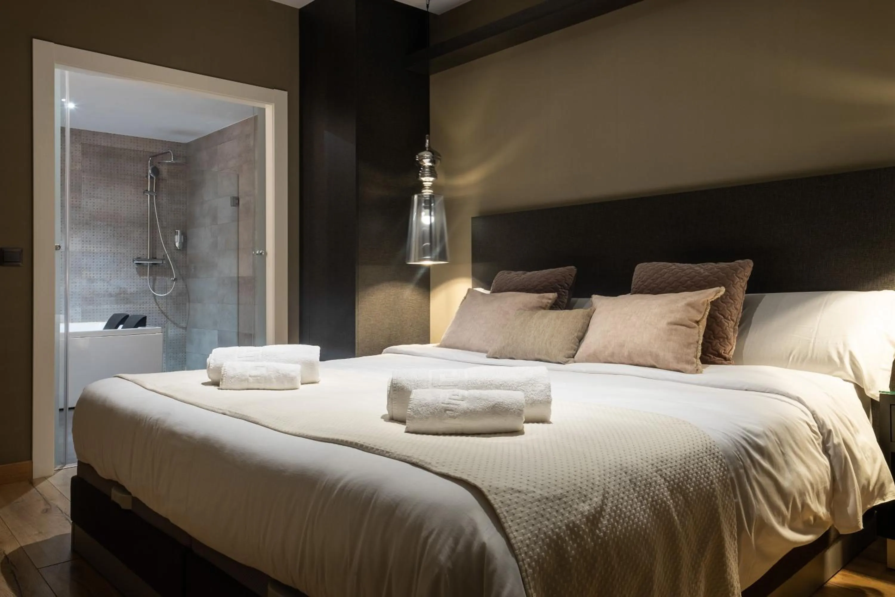 Bed in DAOS Suites & Terrace Marbella