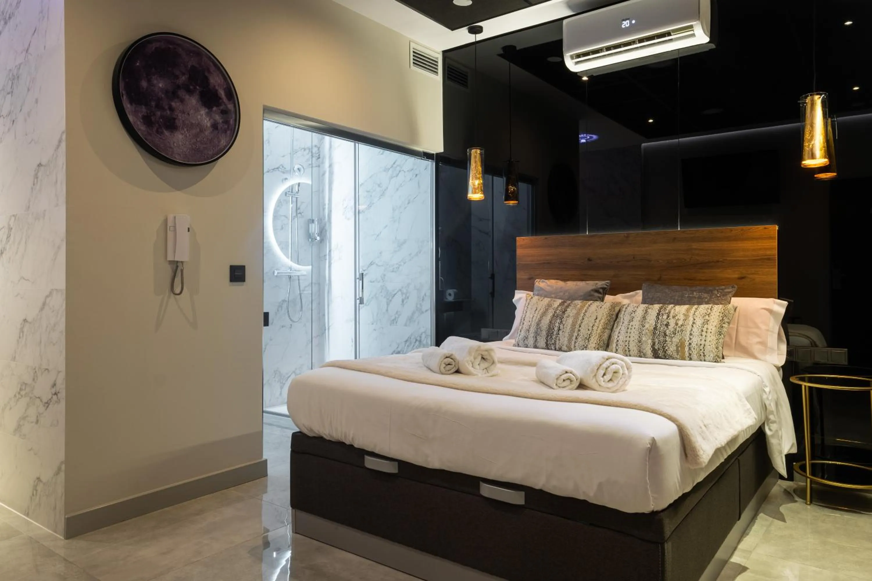 Bed in DAOS Suites & Terrace Marbella