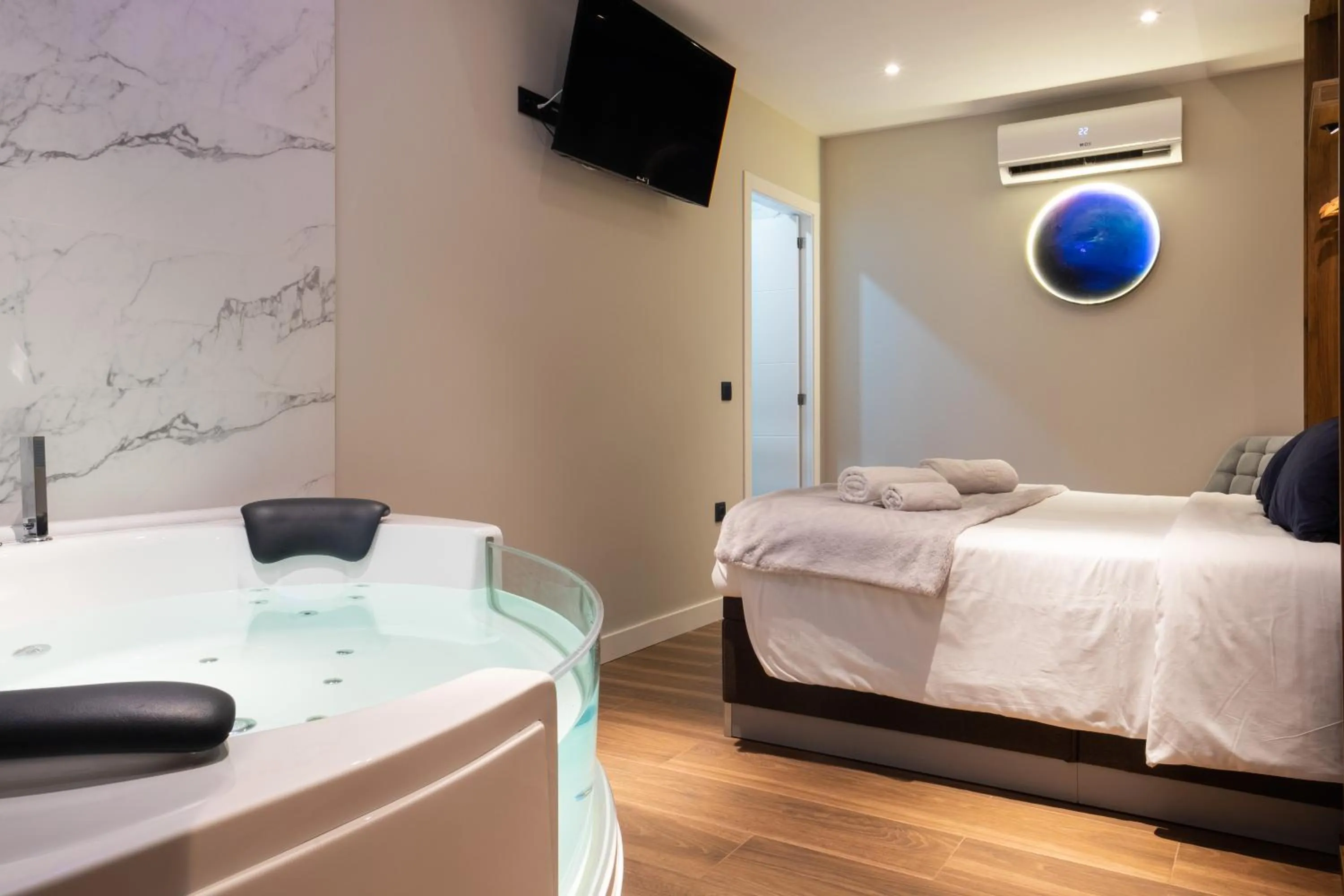 Bed in DAOS Suites & Terrace Marbella