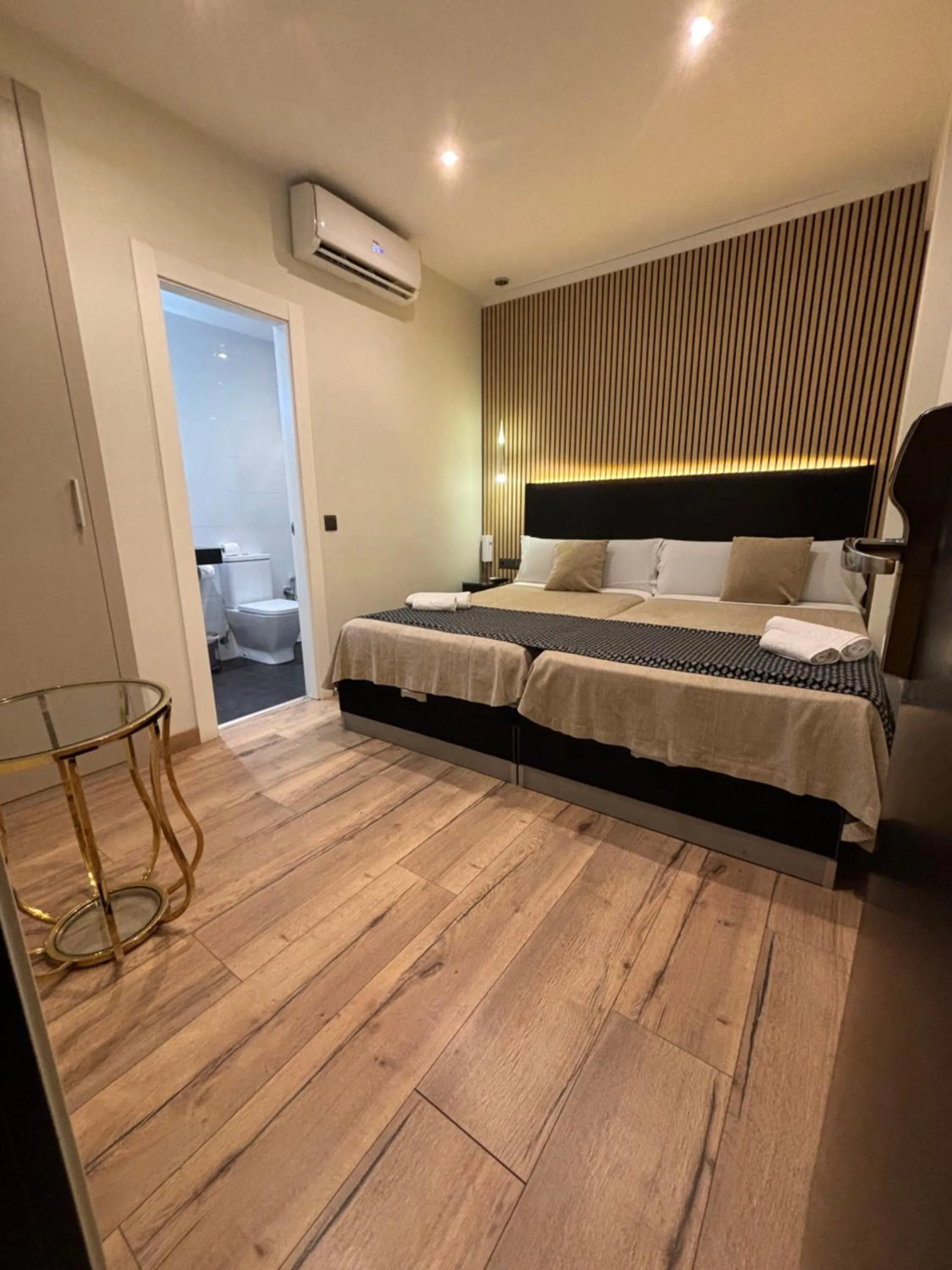 Bed in DAOS Suites & Terrace Marbella