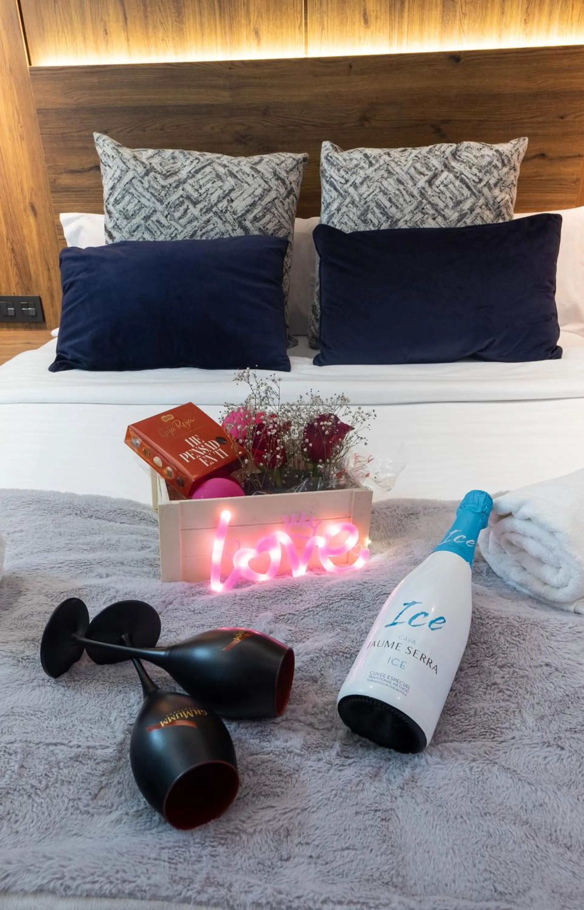 Bed in DAOS Suites & Terrace Marbella