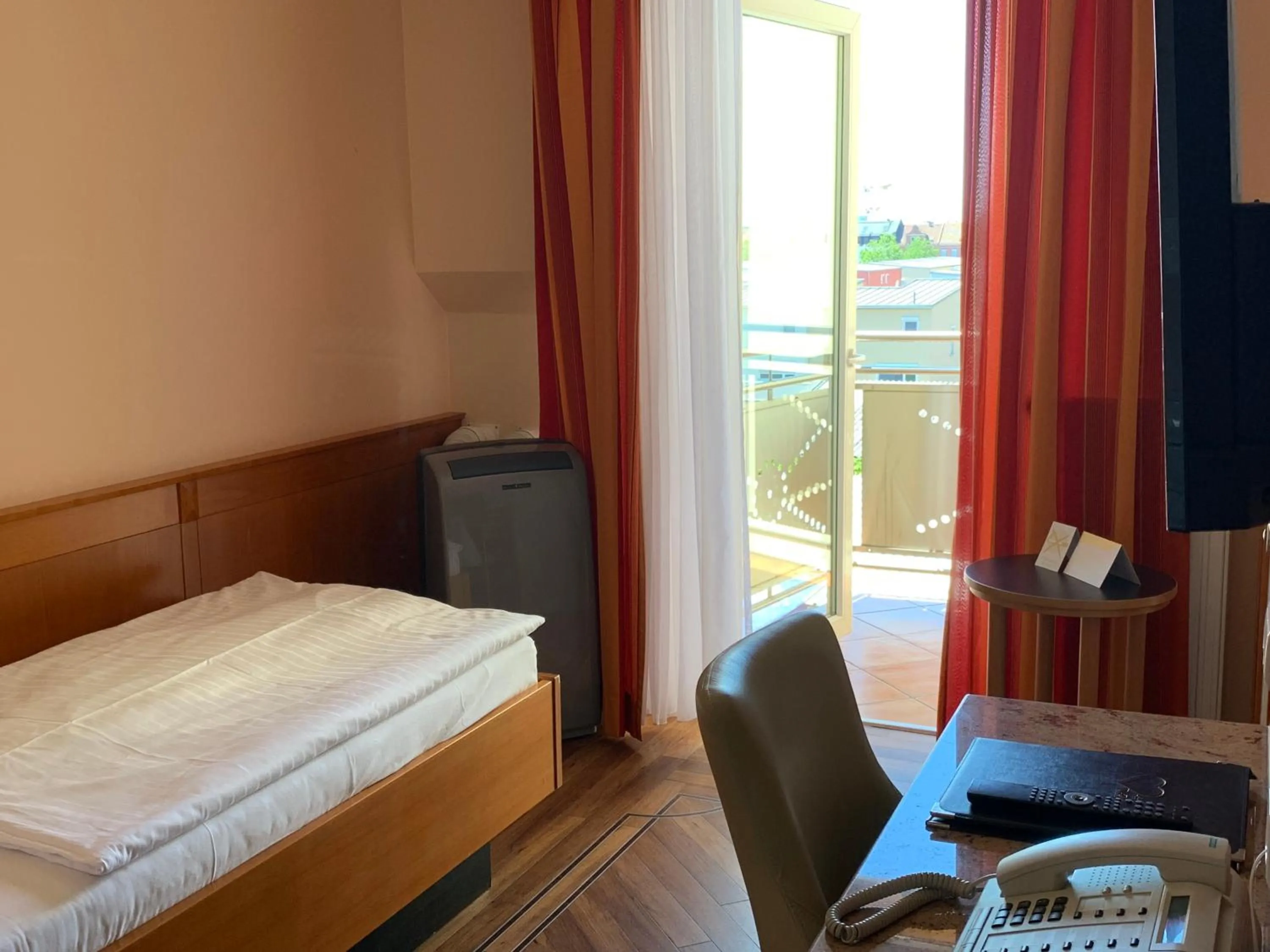 Bed in The KRAL - Business Hotel & Serviced Apartments