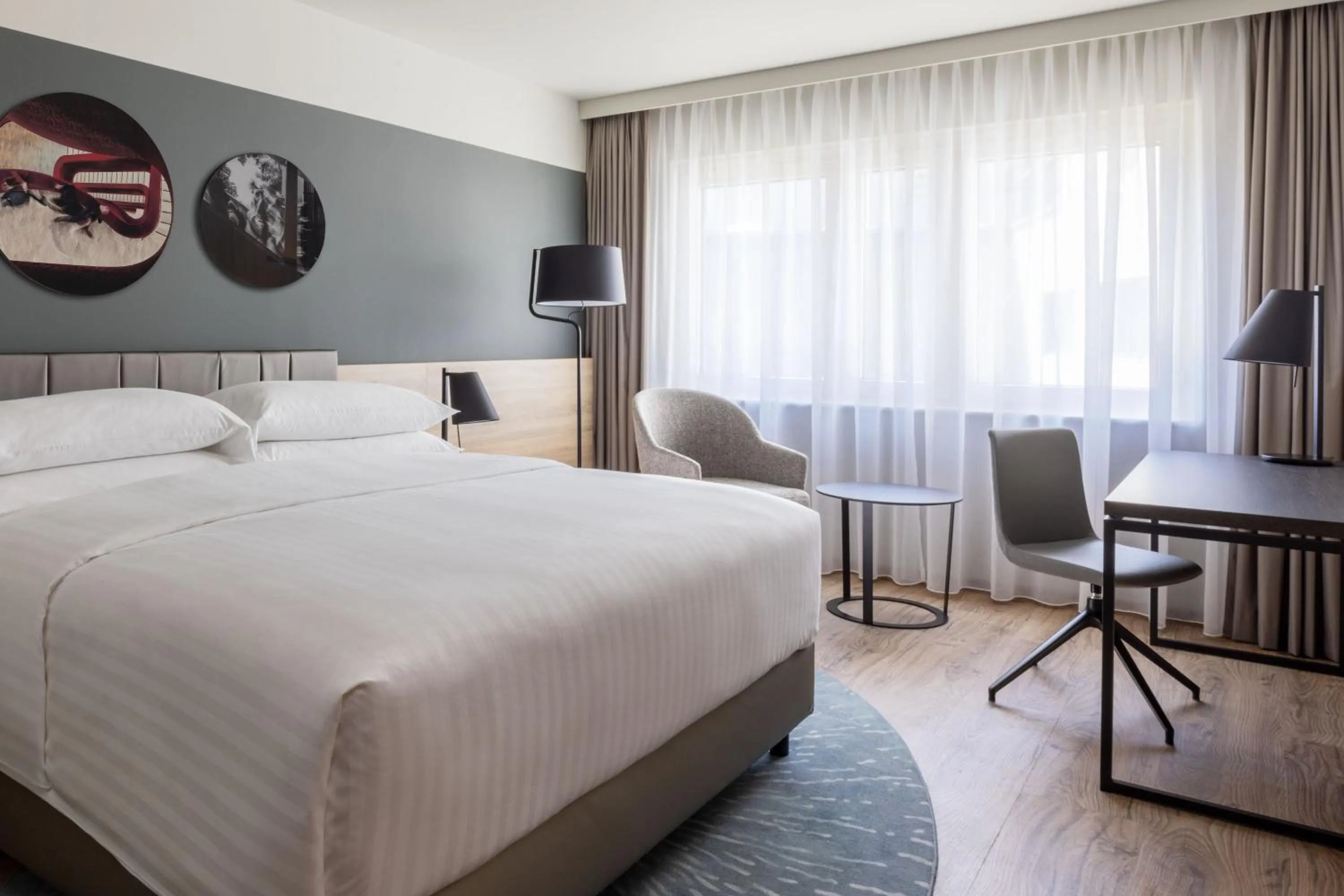 Photo of the whole room, Bed in Basel Marriott Hotel