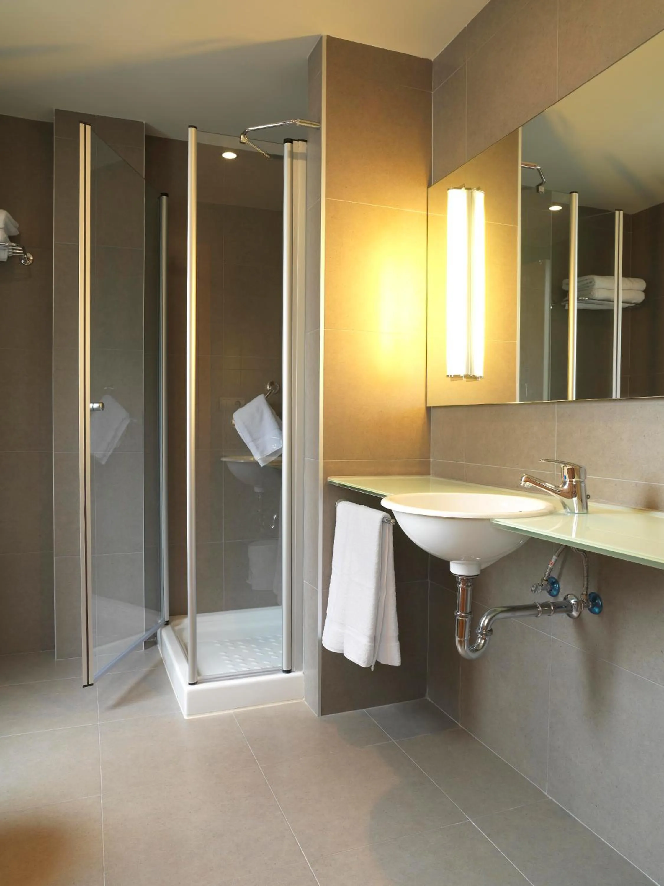 Bathroom in Hotel Txarriduna