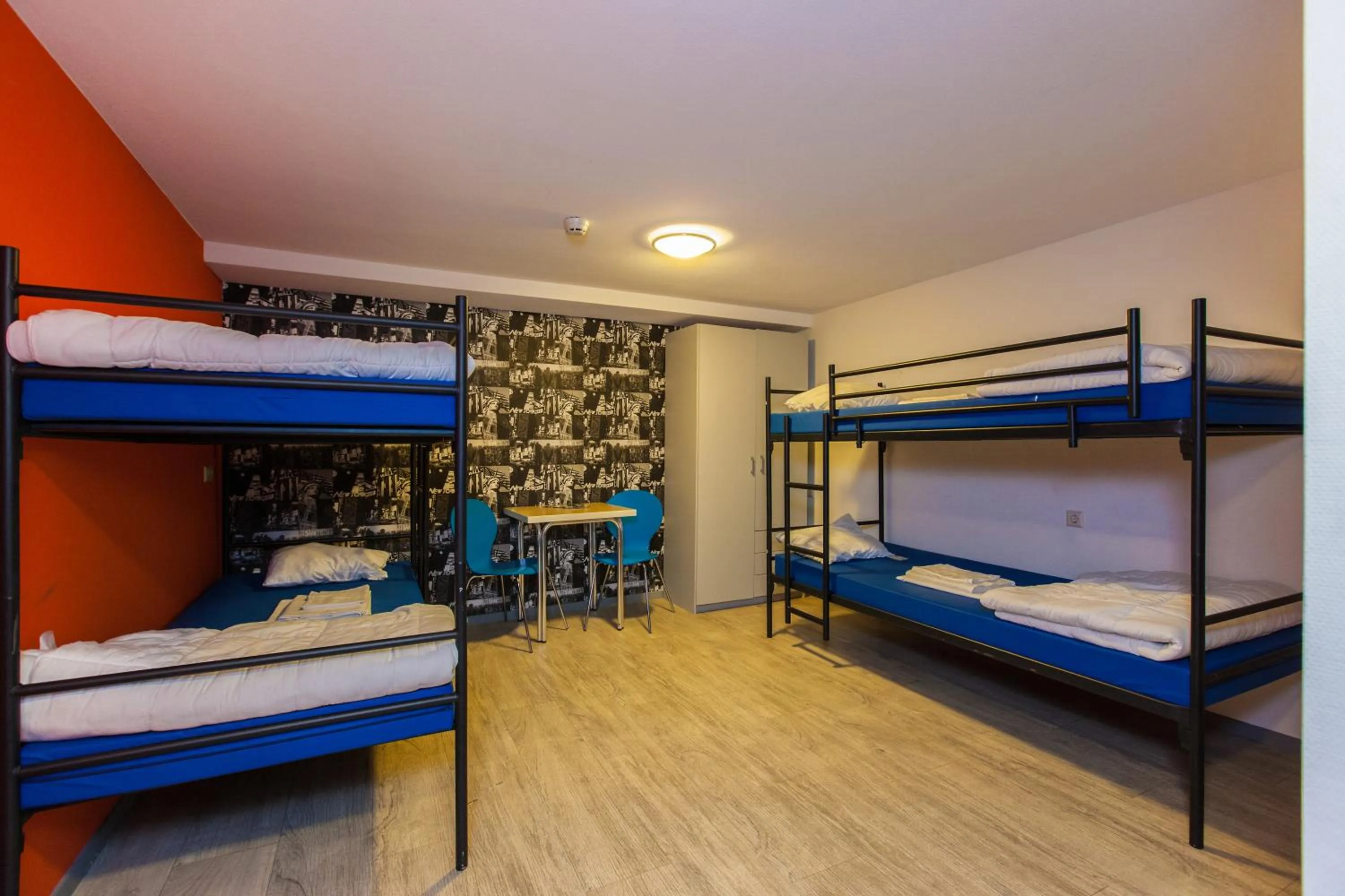 bunk bed, Bed in Kings Inn City Hostel