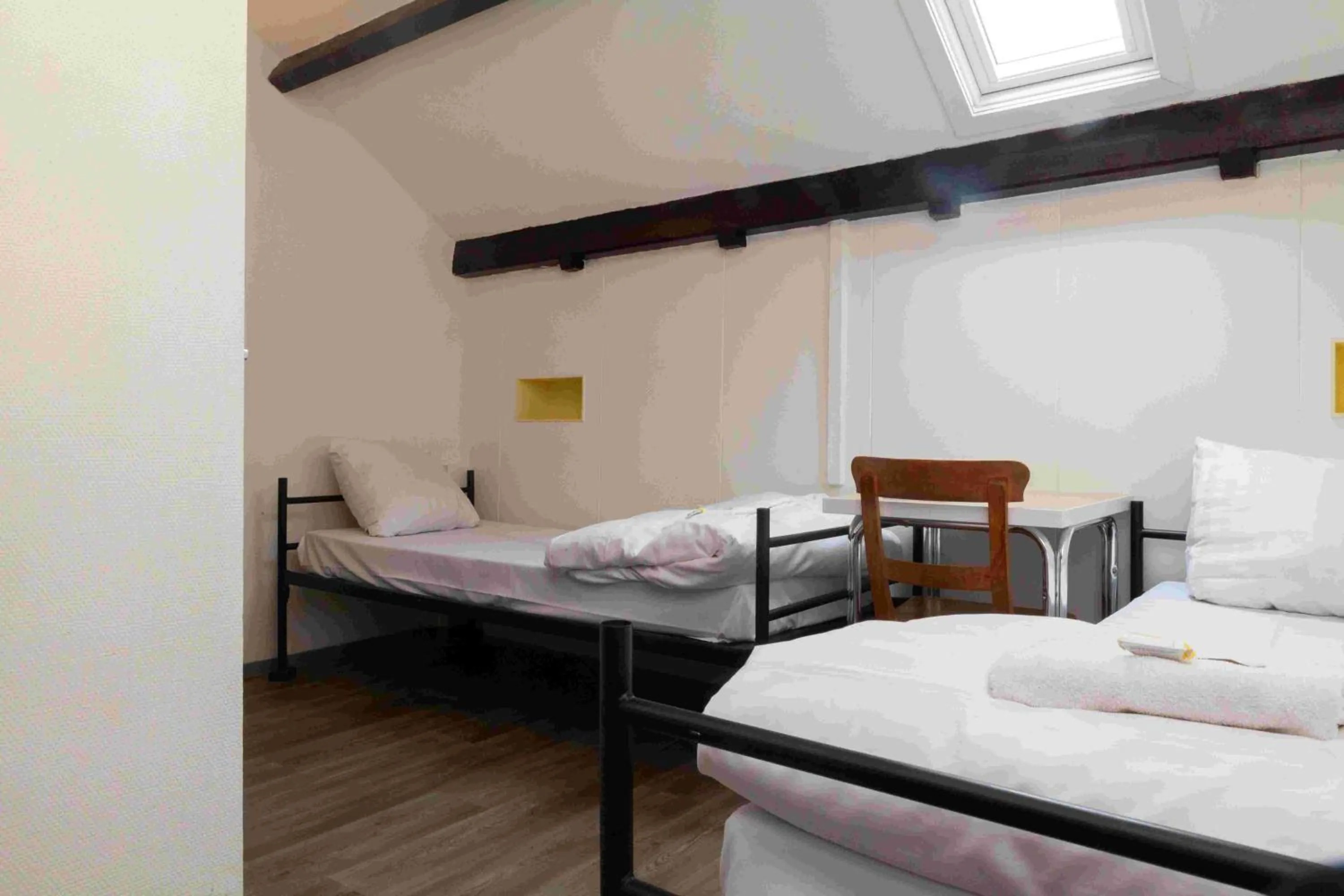 Photo of the whole room, Bed in Kings Inn City Hostel