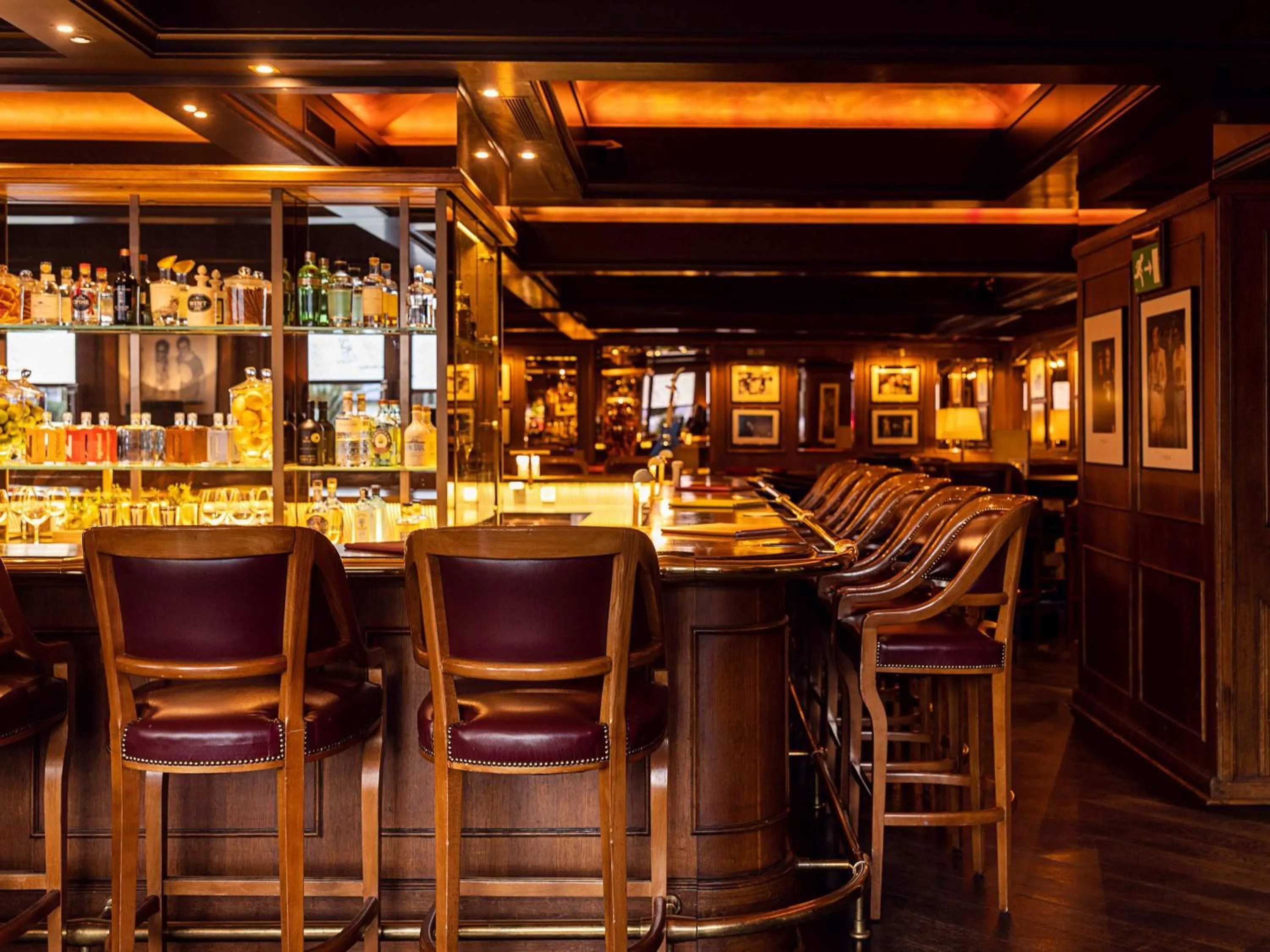 Lounge or bar in Fairmont Le Montreux Palace