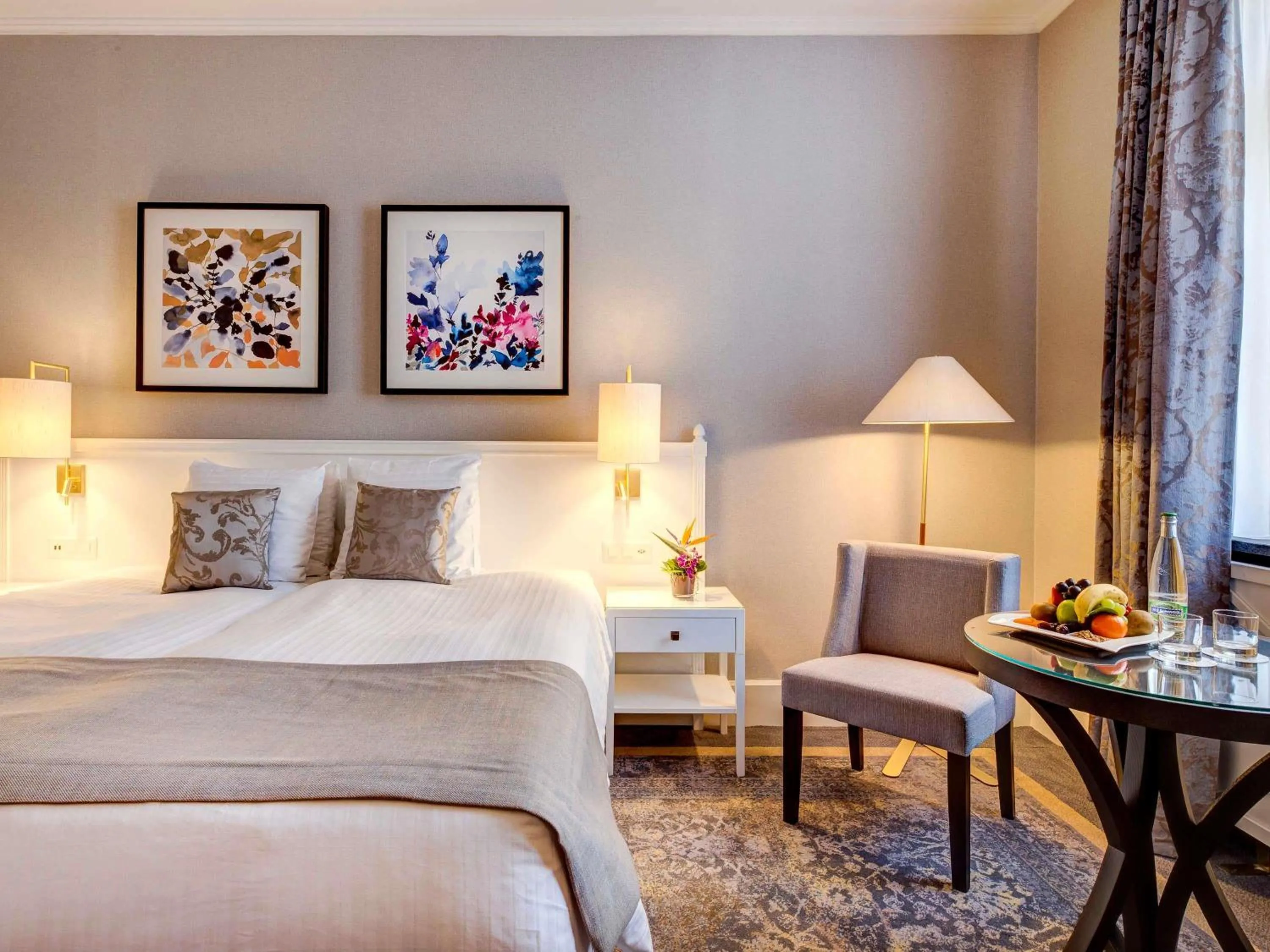 Bedroom, Bed in Fairmont Le Montreux Palace