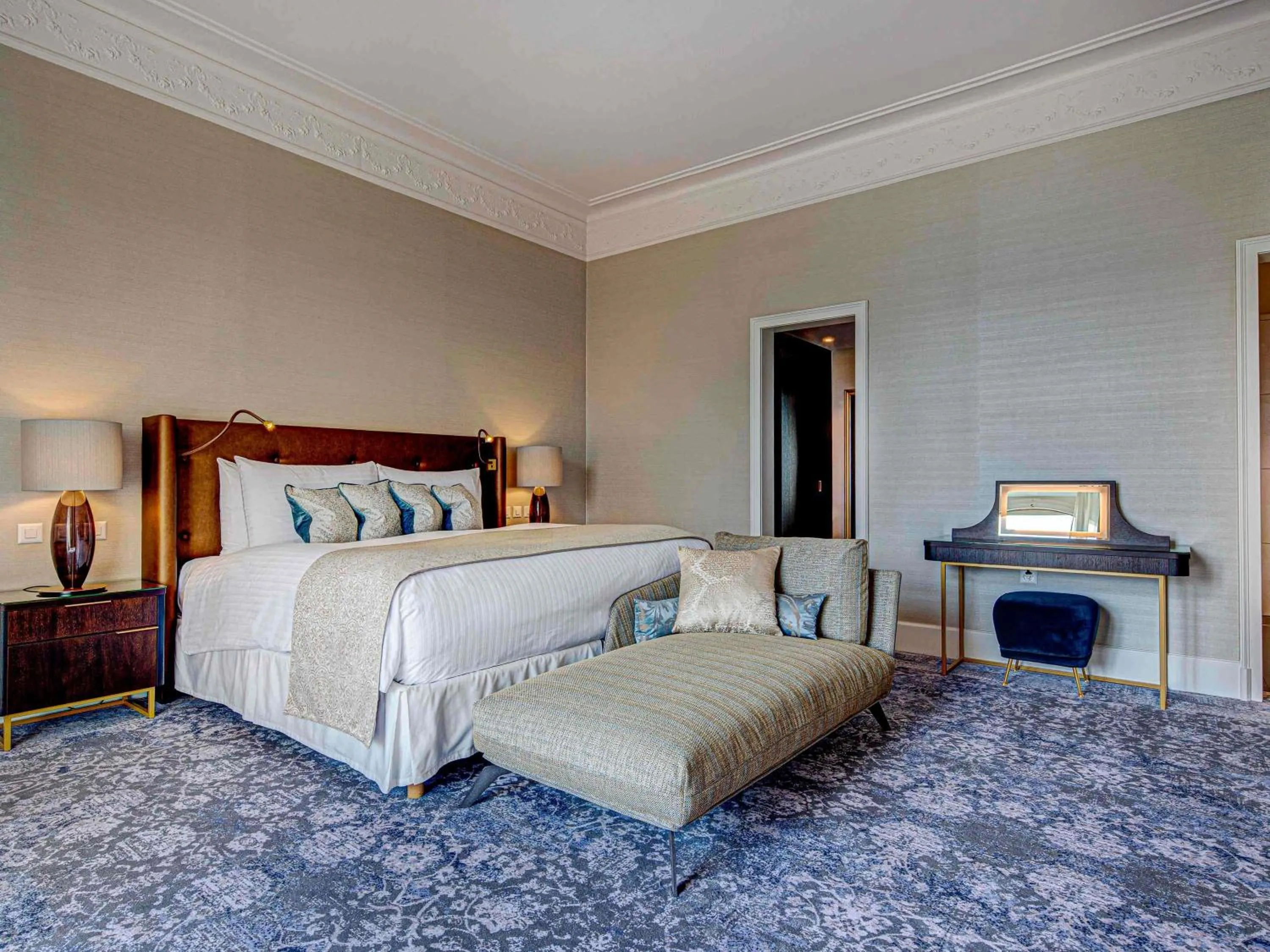 Bedroom, Bed in Fairmont Le Montreux Palace