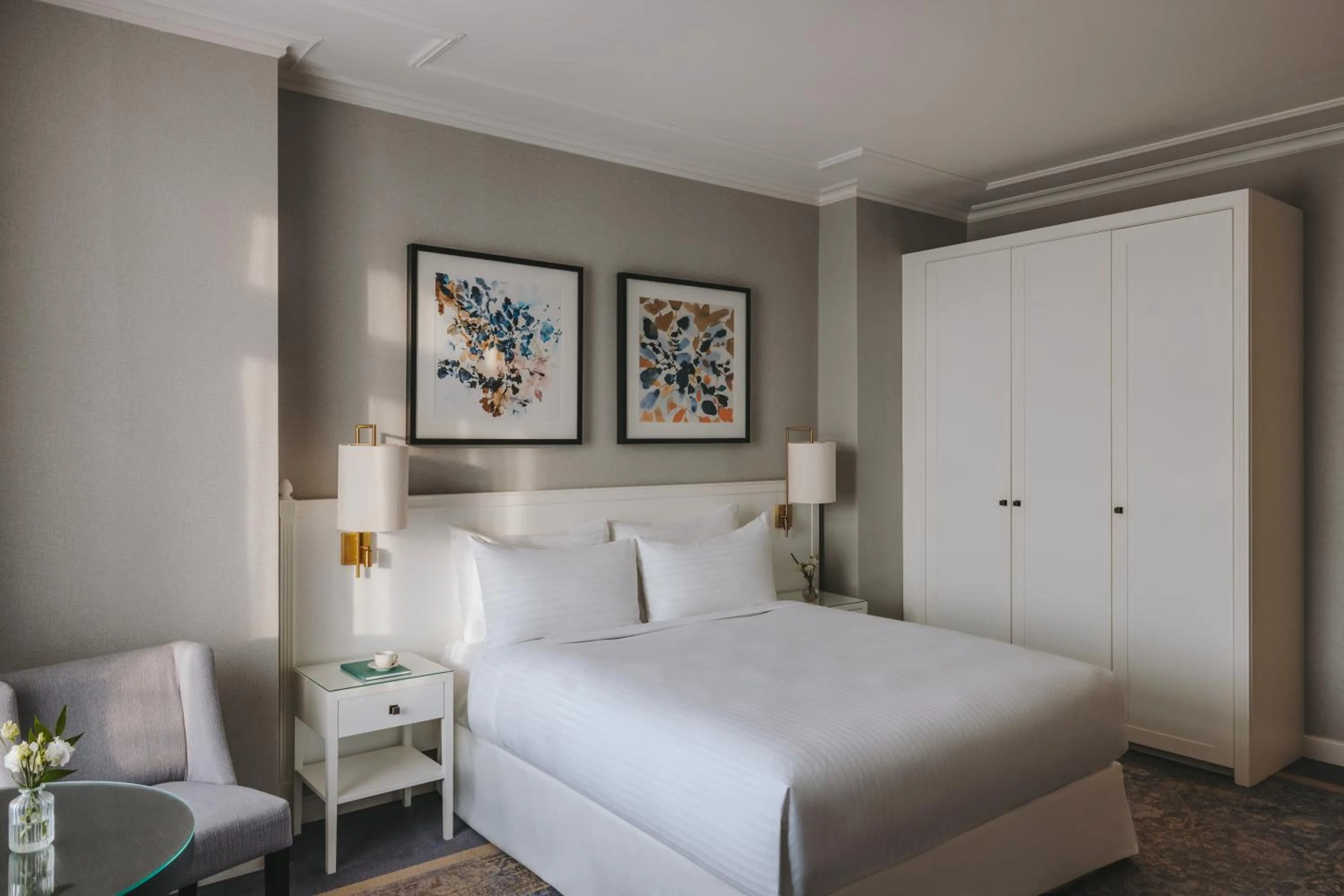 Bedroom, Bed in Fairmont Le Montreux Palace