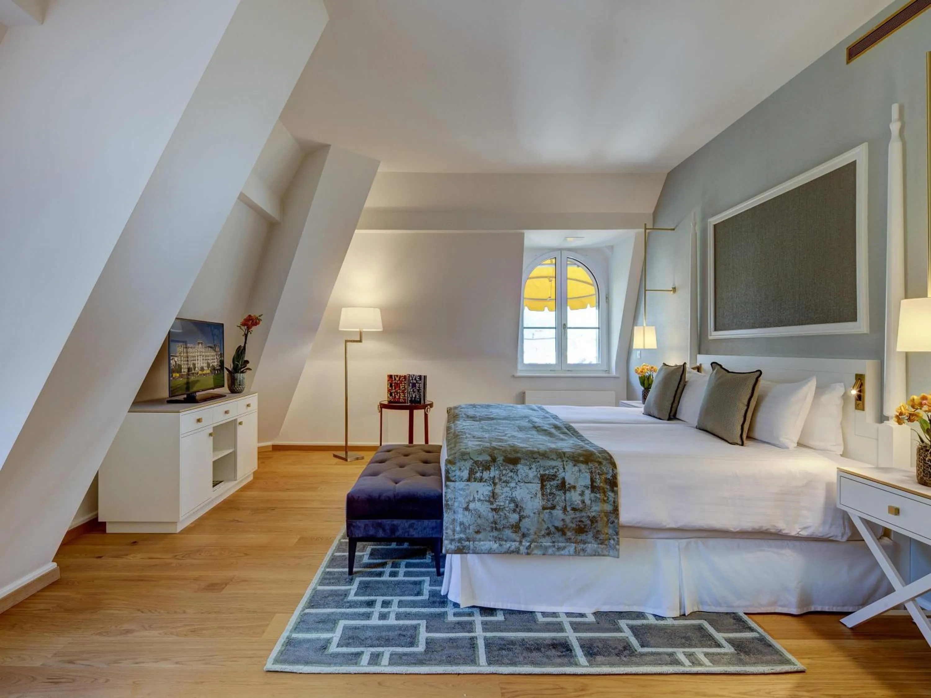 Bedroom, Bed in Fairmont Le Montreux Palace