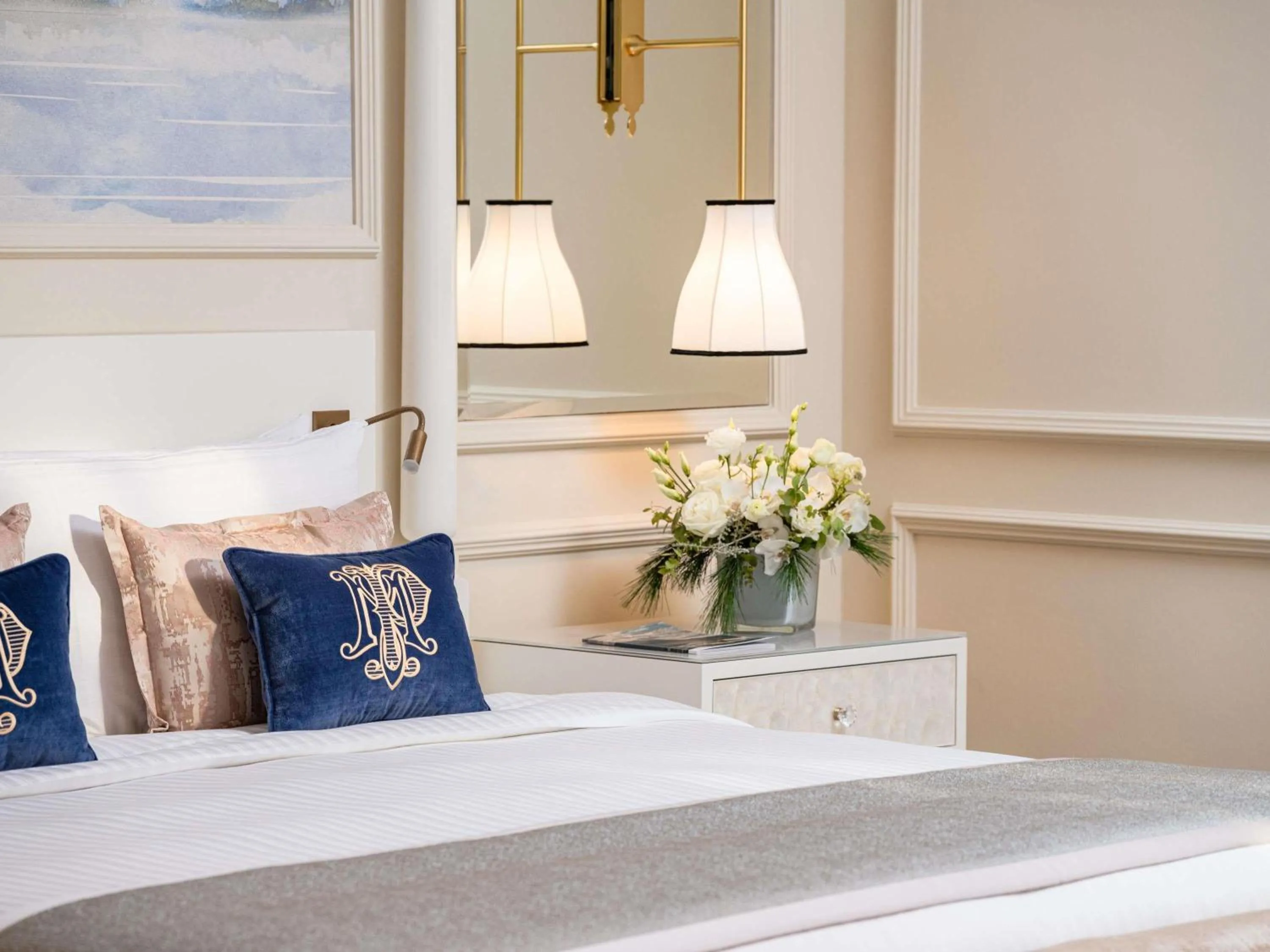 Bedroom, Bed in Fairmont Le Montreux Palace