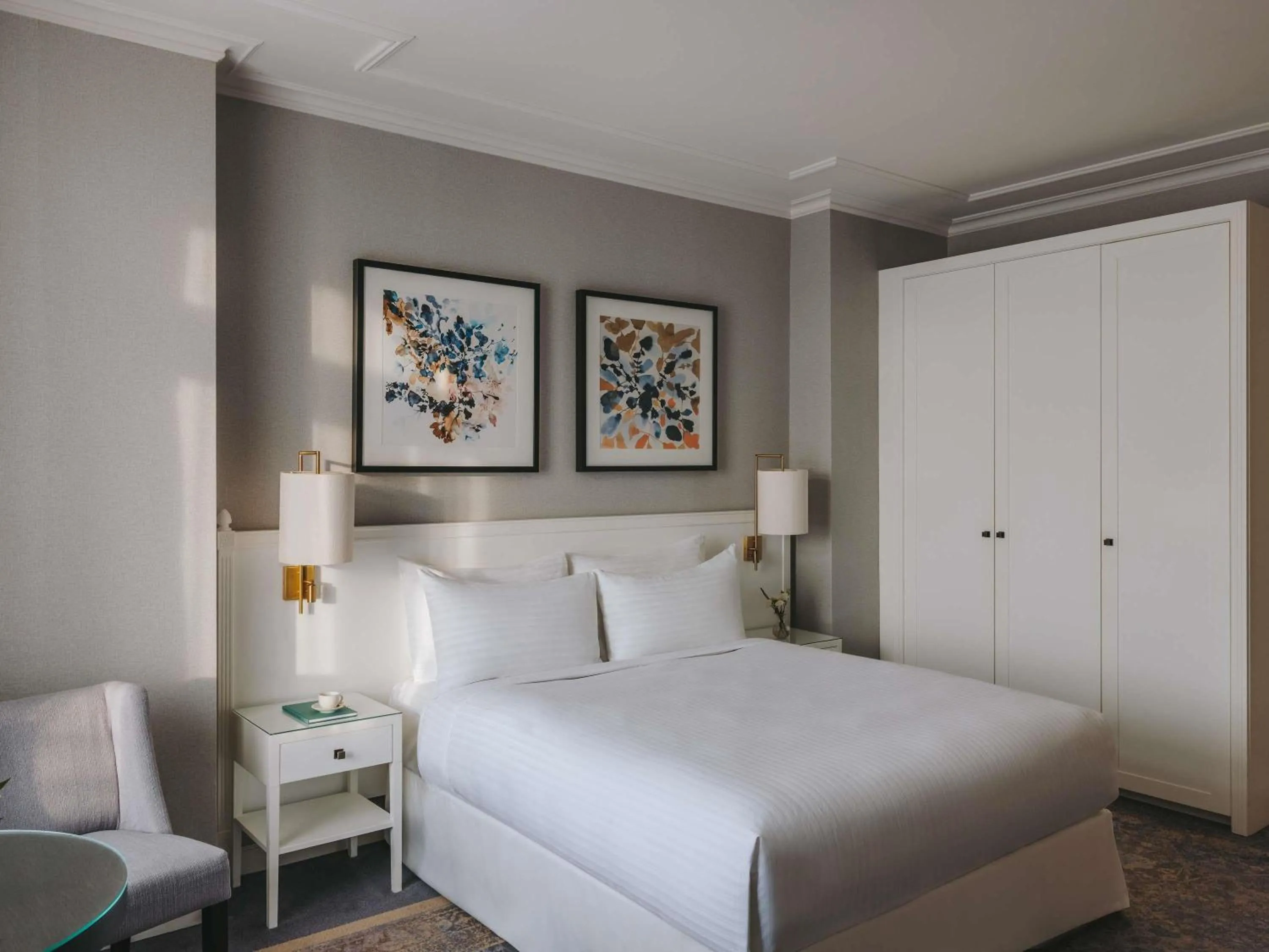 Bedroom, Bed in Fairmont Le Montreux Palace