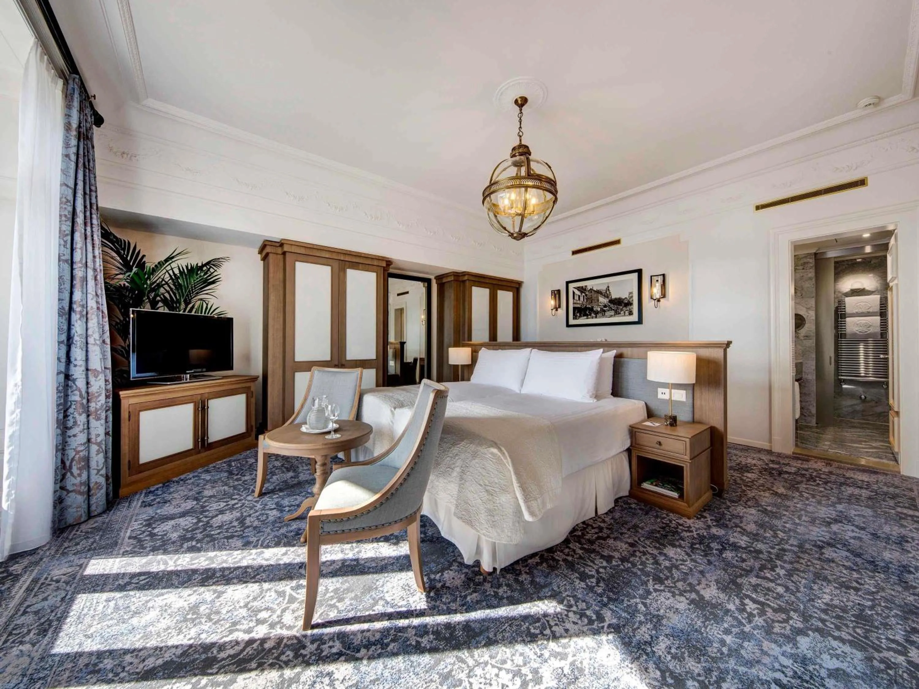 Photo of the whole room, Bed in Fairmont Le Montreux Palace