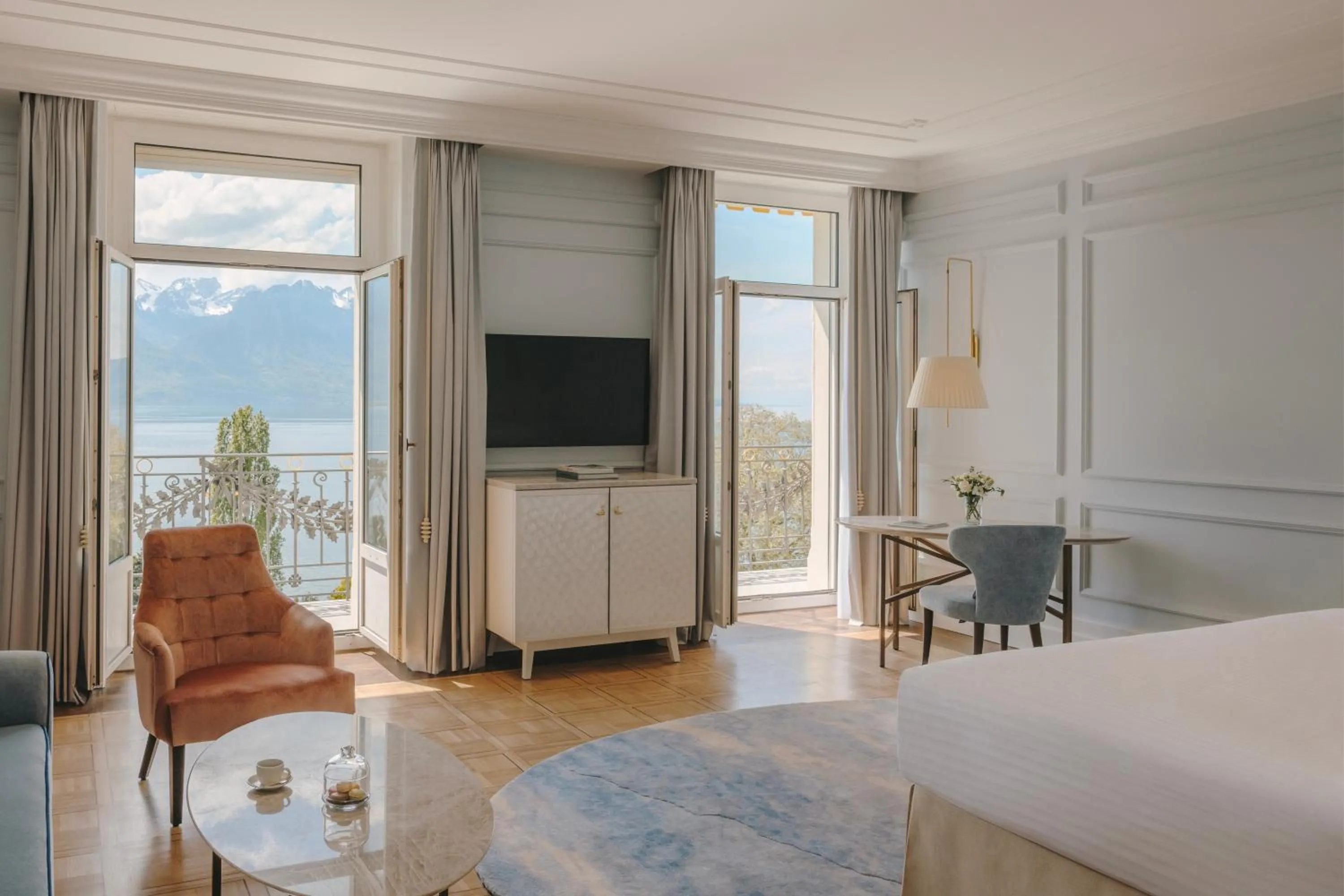 Bed in Fairmont Le Montreux Palace