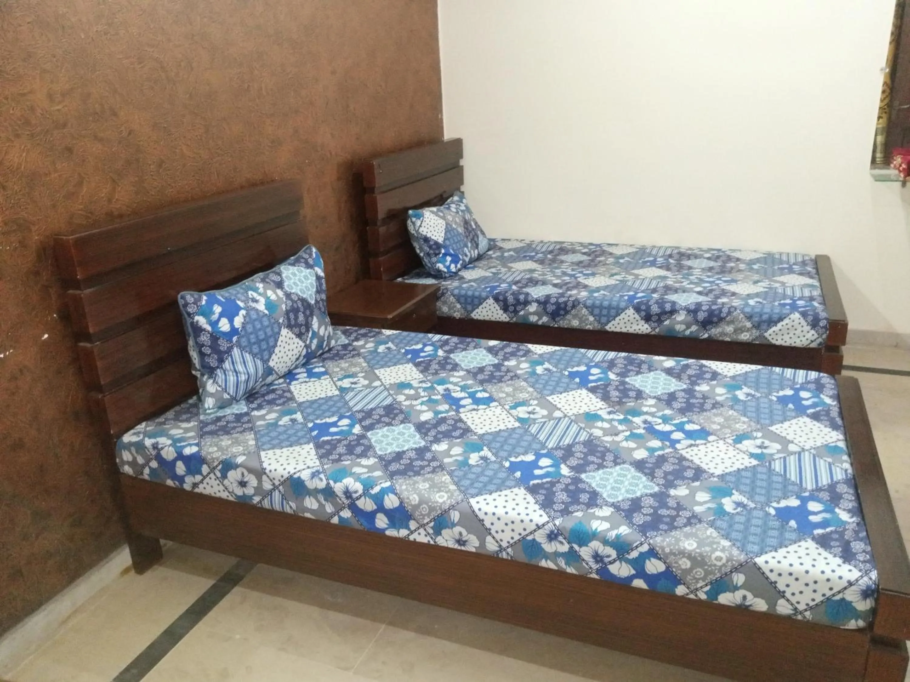 Photo of the whole room, Bed in Hotel Decent Lodge