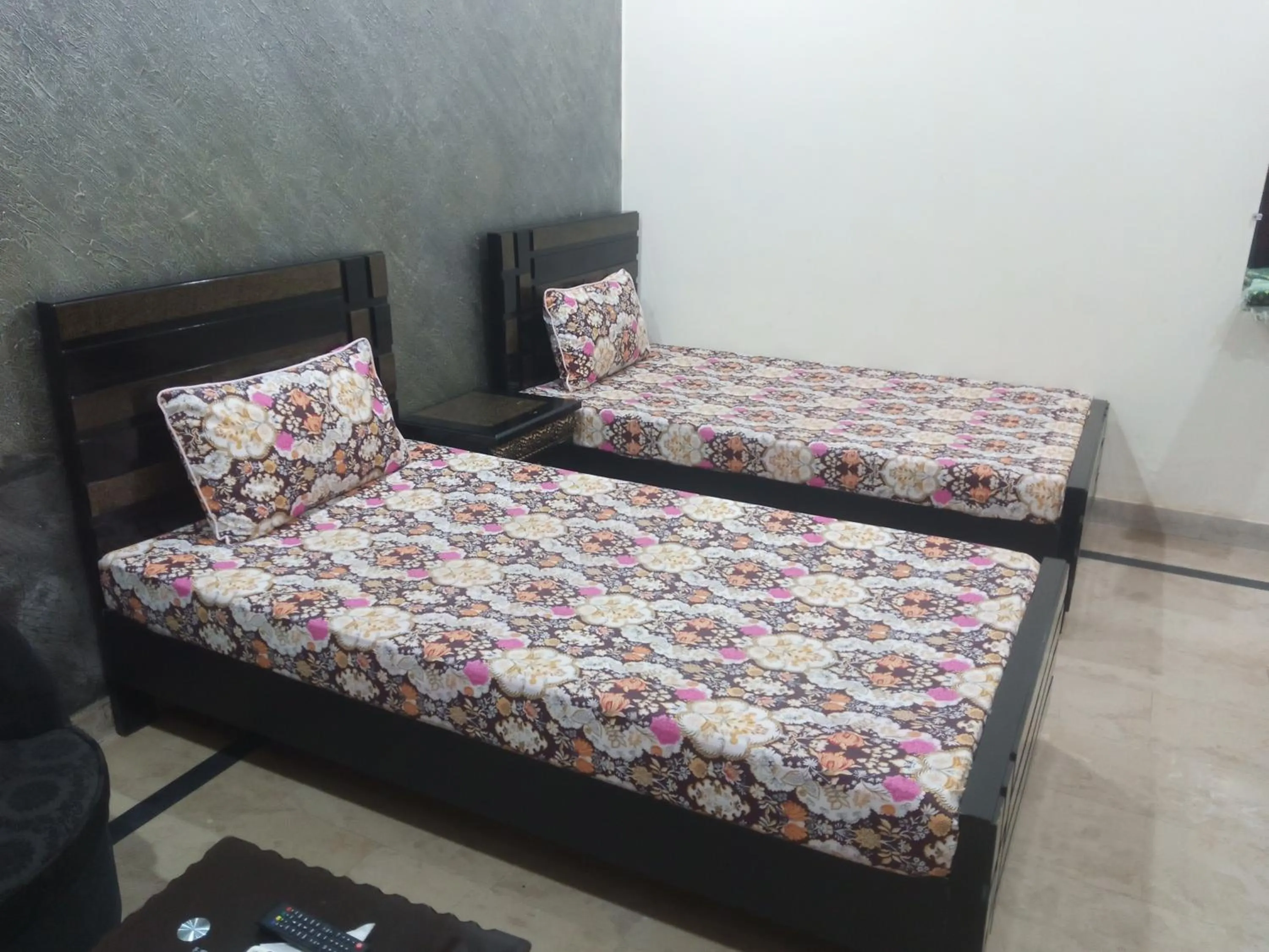 Bed in Hotel Decent Lodge