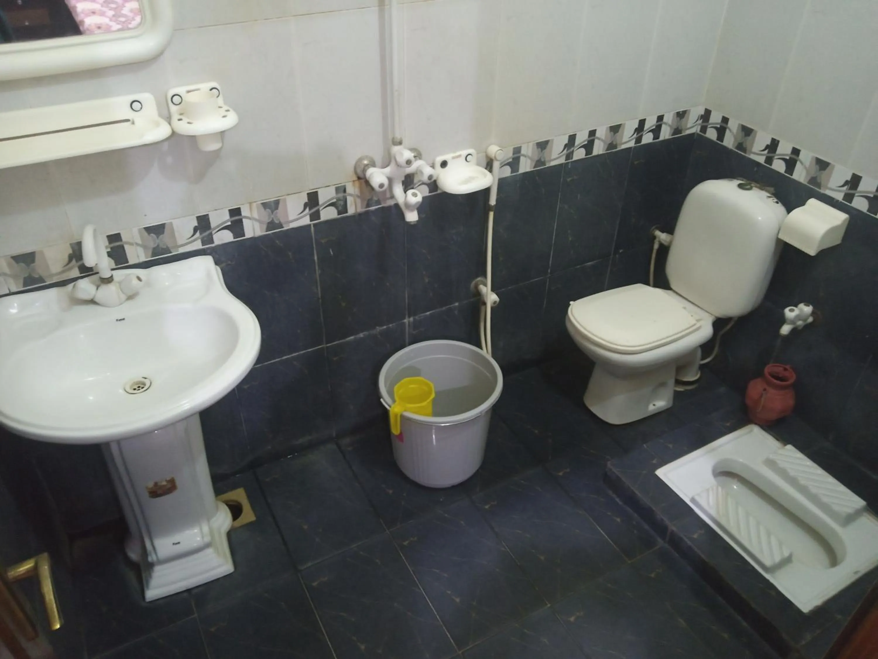 Bathroom in Hotel Decent Lodge