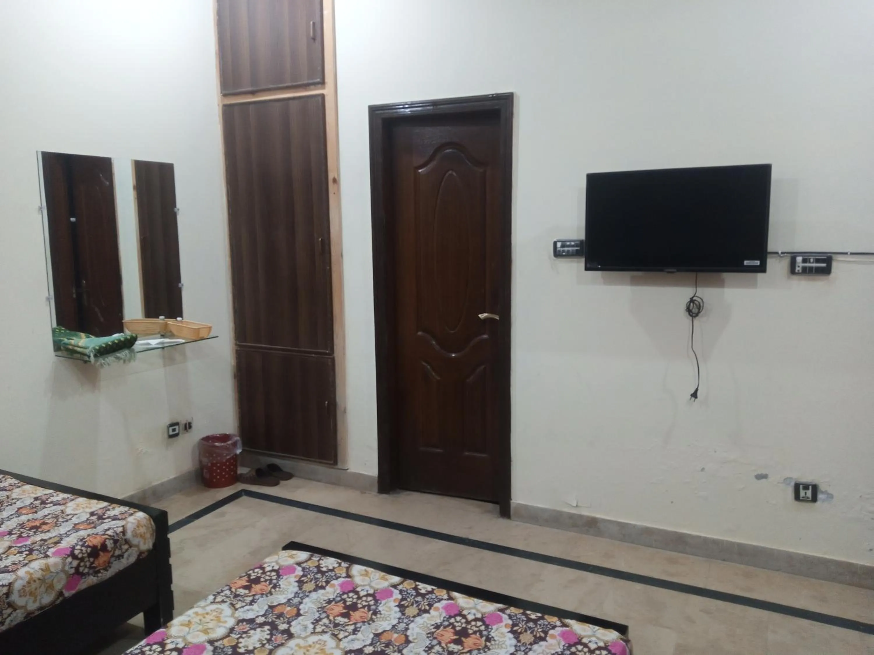 Bed in Hotel Decent Lodge