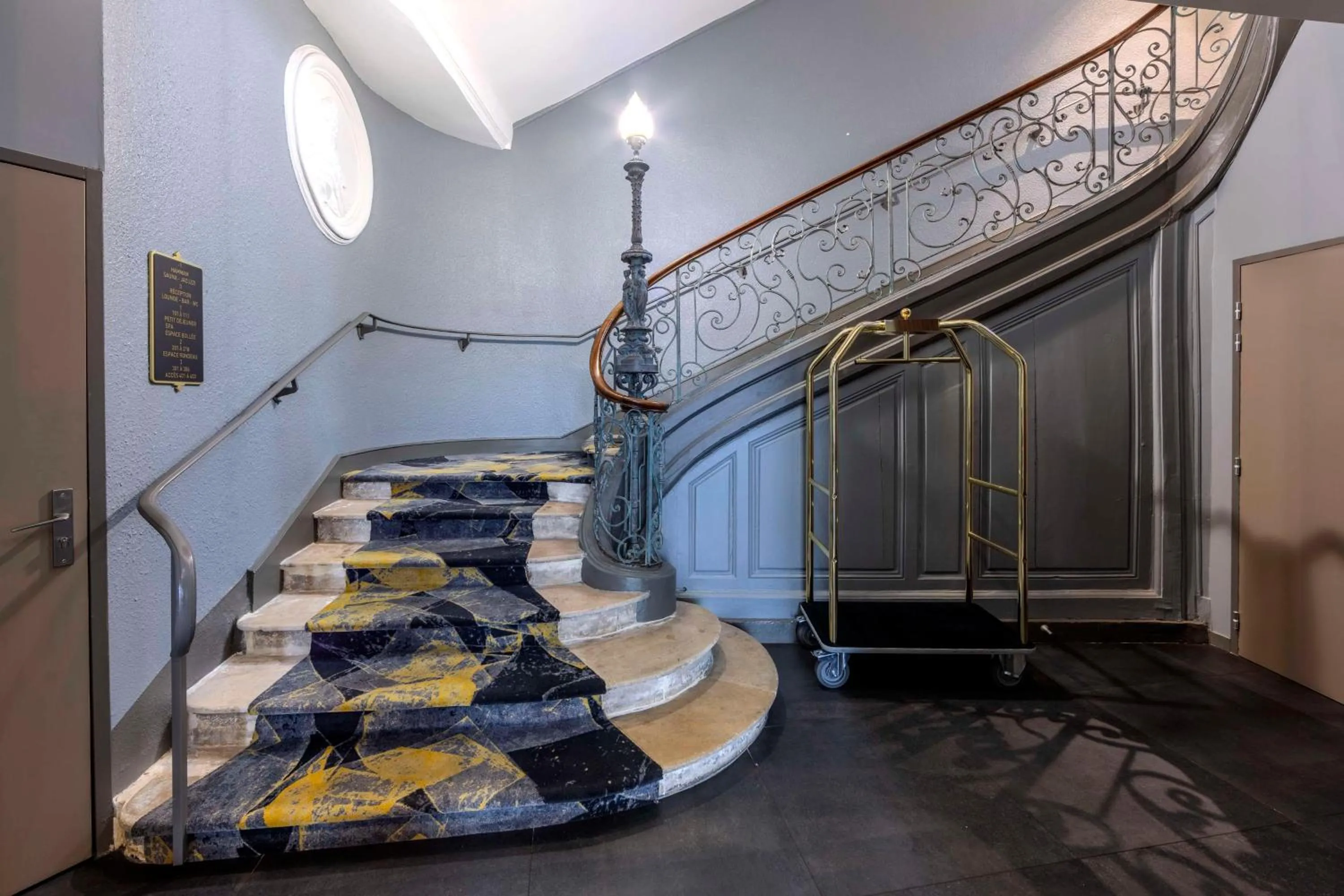 Lobby or reception, Bed in Hotel Leprince, Best Western Premier Collection