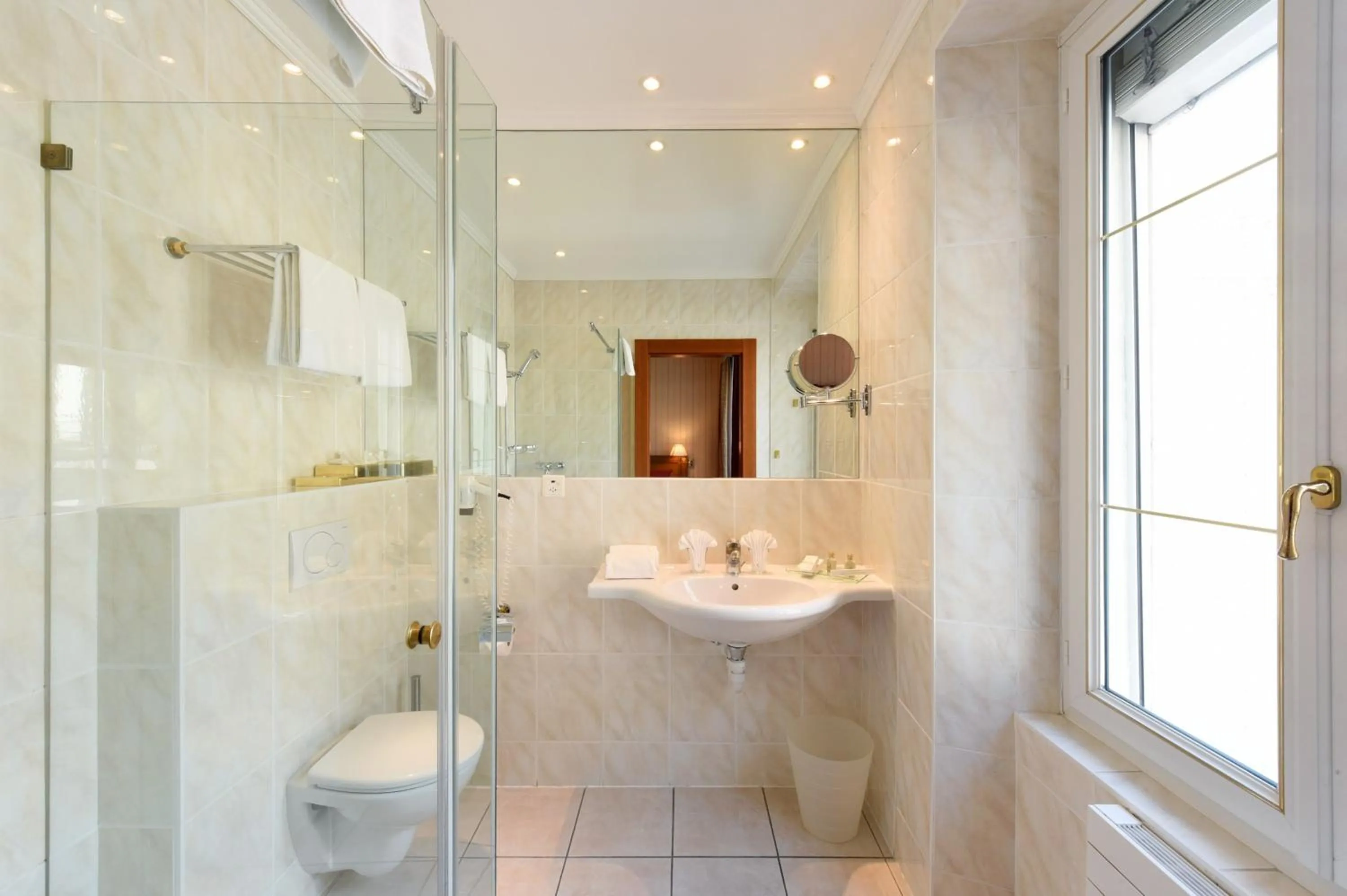 Bathroom in Golf Hotel René Capt