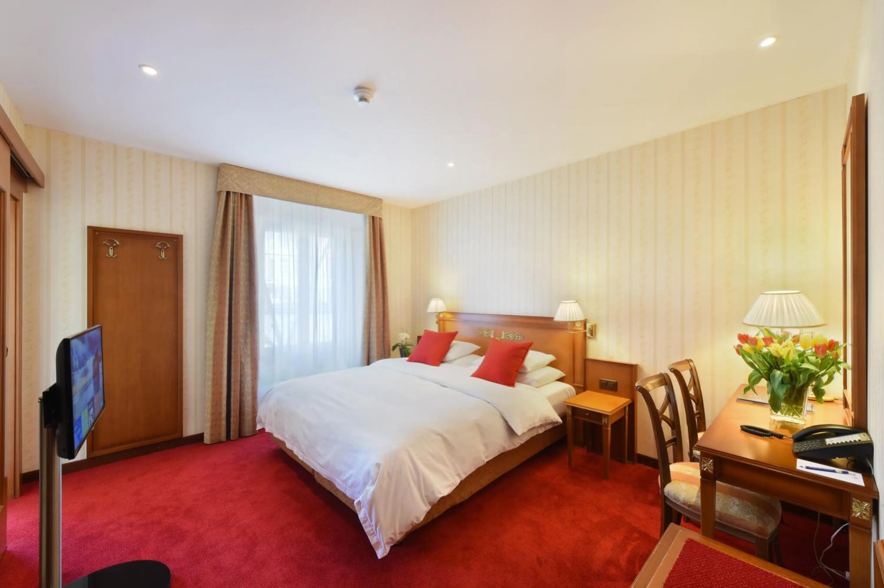 Photo of the whole room, Bed in Golf Hotel René Capt