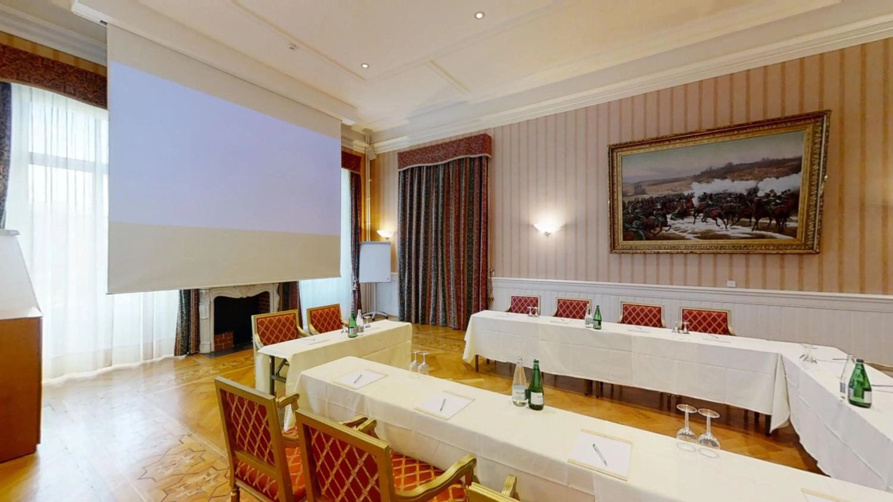 Communal lounge/ TV room in Golf Hotel René Capt