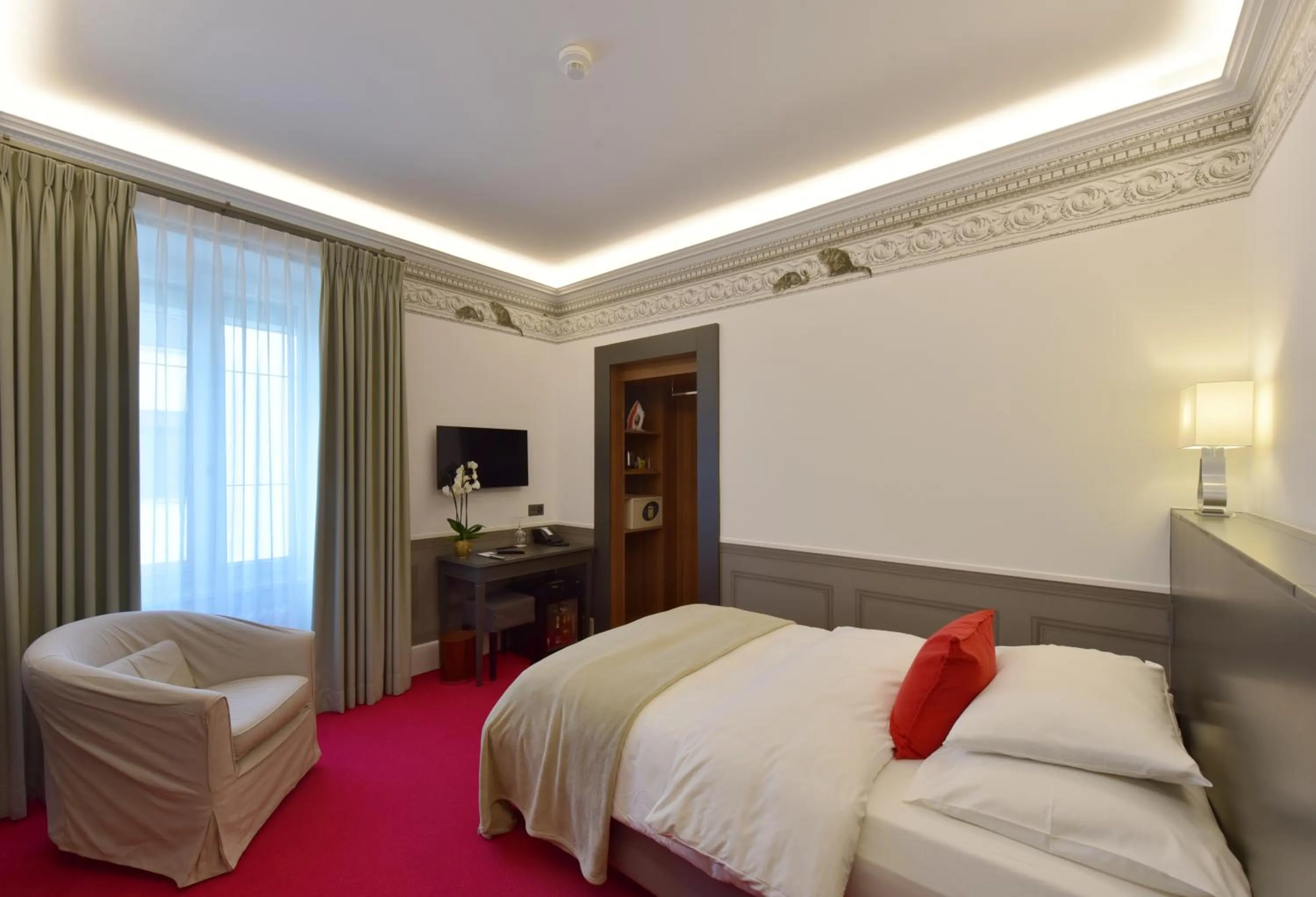  Superior Single Room City View in Golf Hotel René Capt