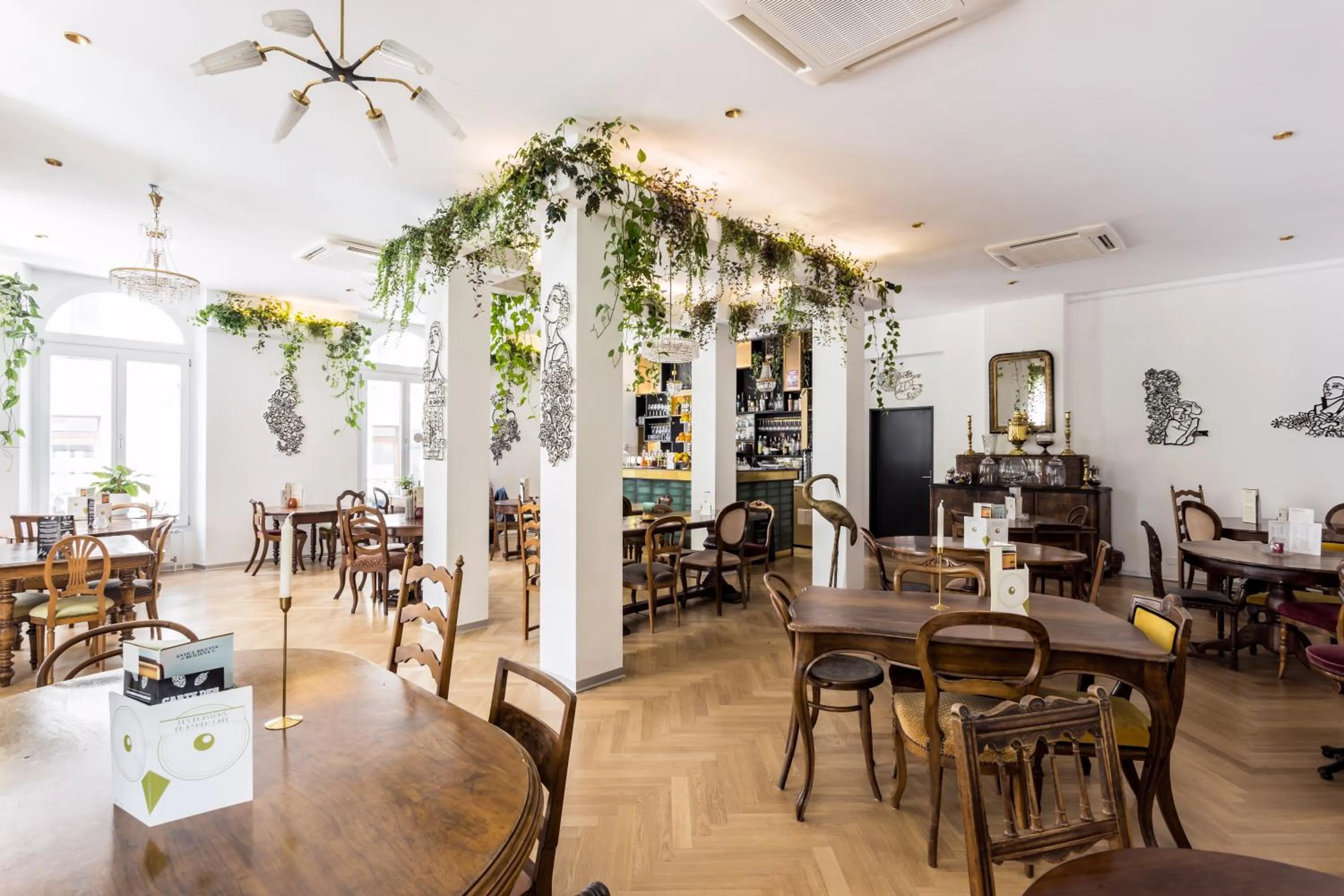 Restaurant/places to eat in VISIONAPARTMENTS Rue des Communaux - contactless check-in